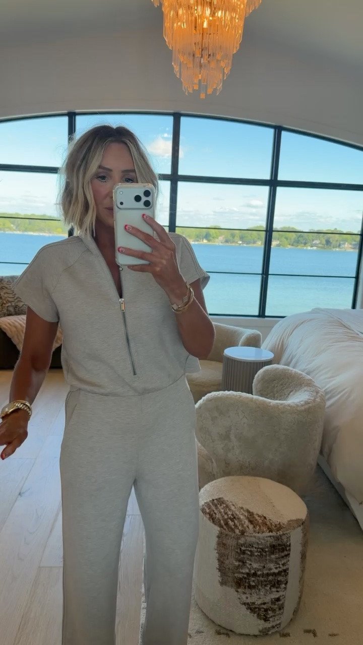 The new SPANX pintuck collection is SO good 🙌 Chic, flattering and perfect for fall! They’re currently running 25% off all full priced AirEssentials with code AE25, but save code ABBYXSPANX for 15% off when the sale ends ✨ Codes cannot be stacked! #spanxpartner @Spanx

#LTKActive #LTKootd #LTKmomlife