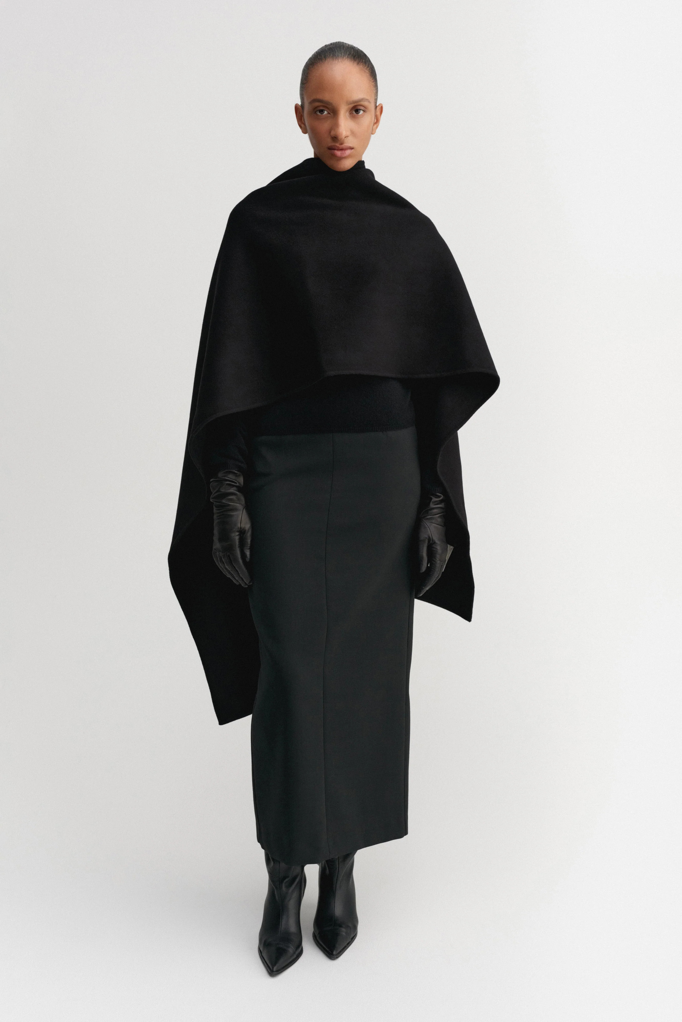 Colette Doublé Cape, black | Almada Label