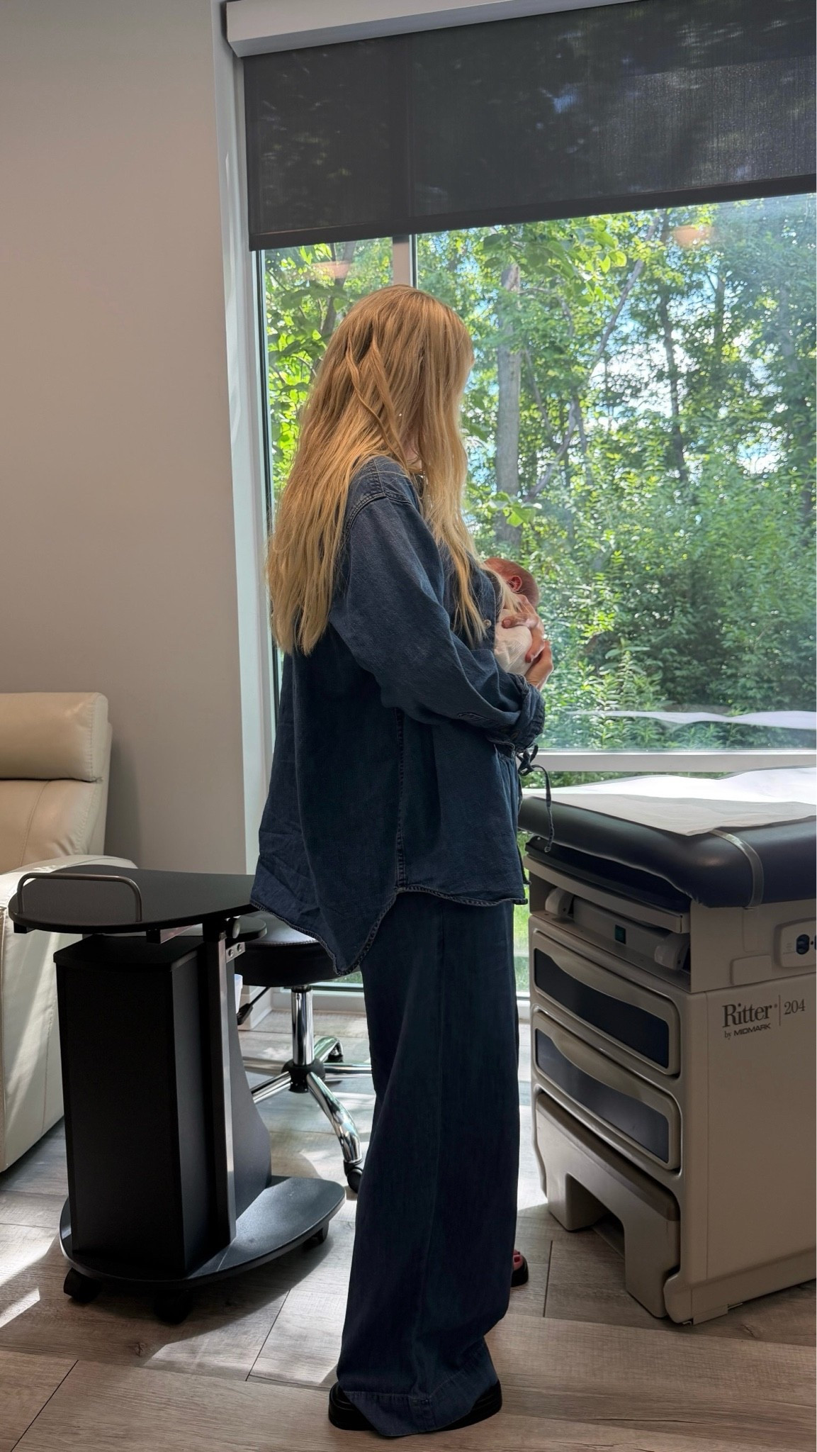 SIZE: med in top (normal size - I go up for an oversized look), med in pants (sized up for pregnancy & postpartum), shoes run tts (linked similar). #kathleenpost

Postpartum outfit, casual chic outfit

#LTKootd #LTKmomlife