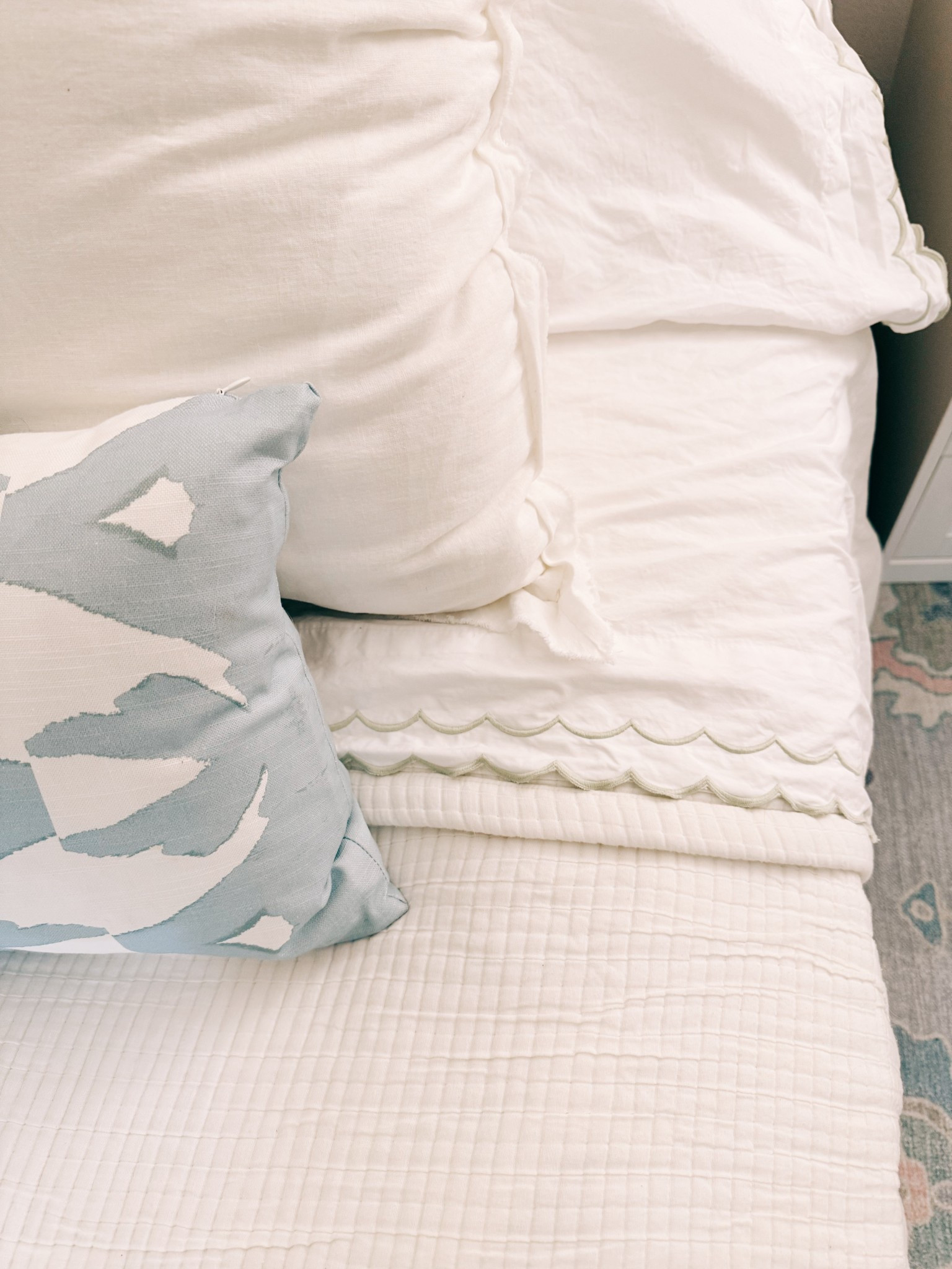 Linking similar bedding to mine here! Same brand :) 