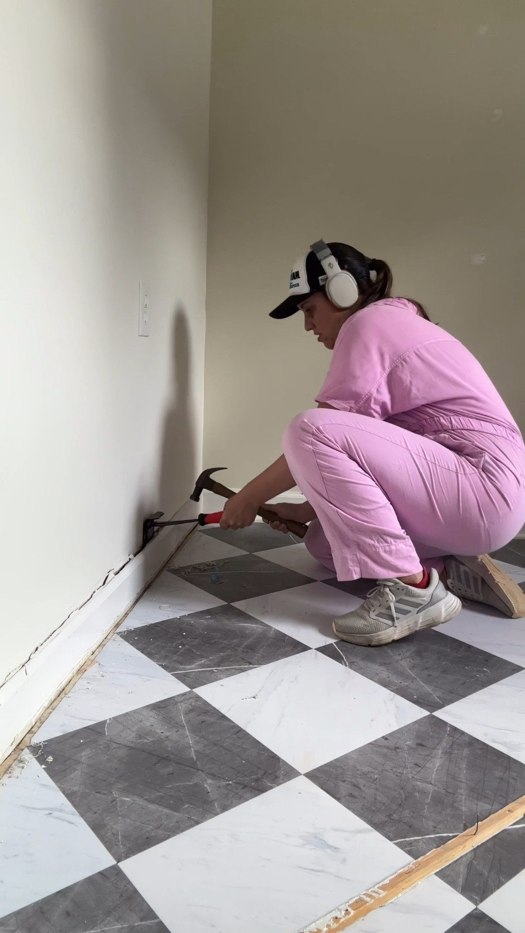 If you’re removing baseboards grab one of these pry tools instead of an actual pry bar. It will save your drywall and make it a bit easier than it would be otherwise! 

#diy #homeimprovement #tools #renovation #diyprojects