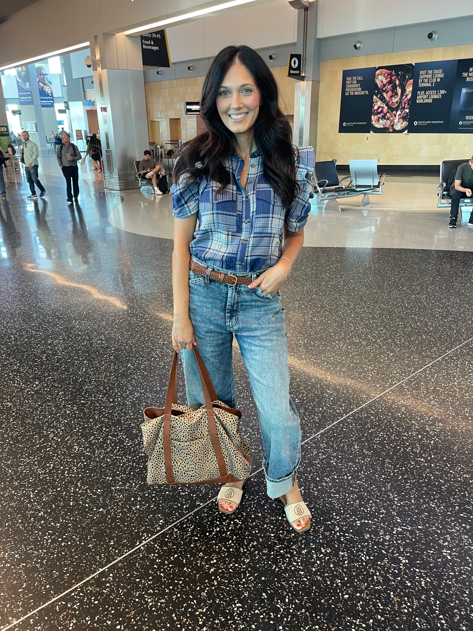 Vegas Travel Outfit ✨

Wearing XS Shirt (size down)
26 Jeans (size down) 

#LTKStyleTip #LTKTravel