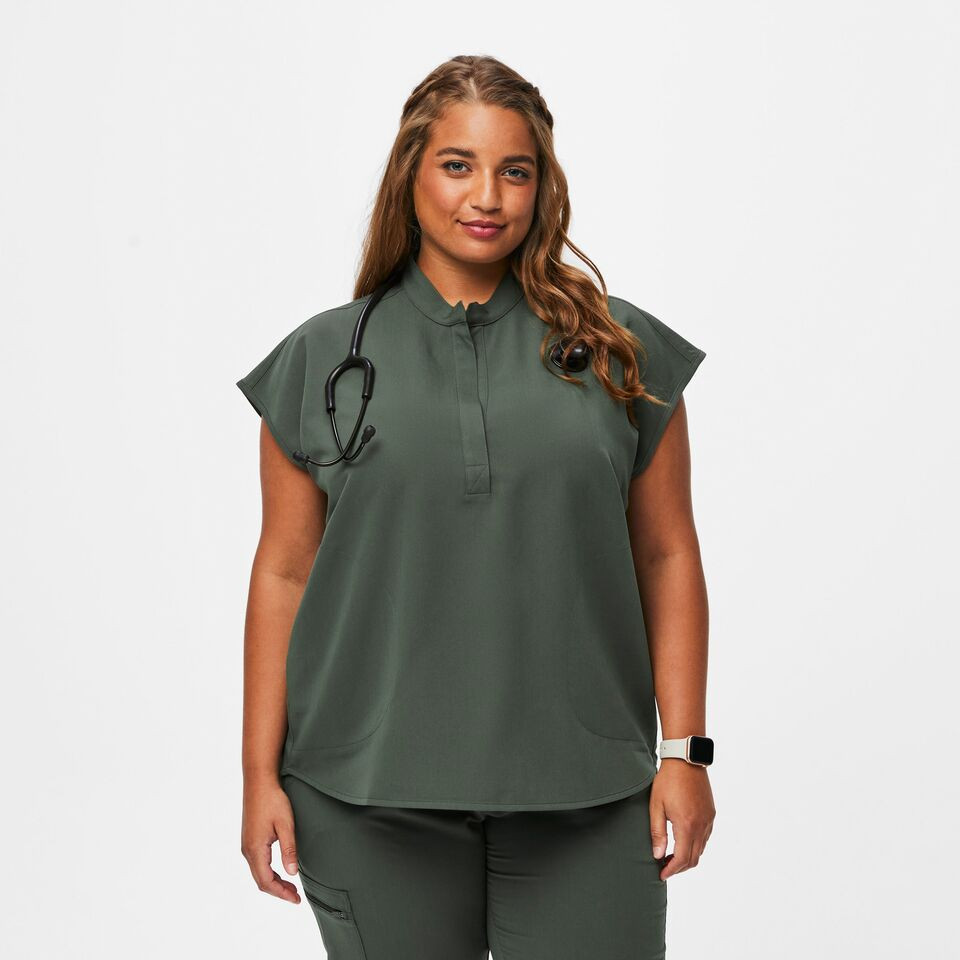 Women's Rafaela Oversized Scrub Top - Moss · FIGS | FIGS