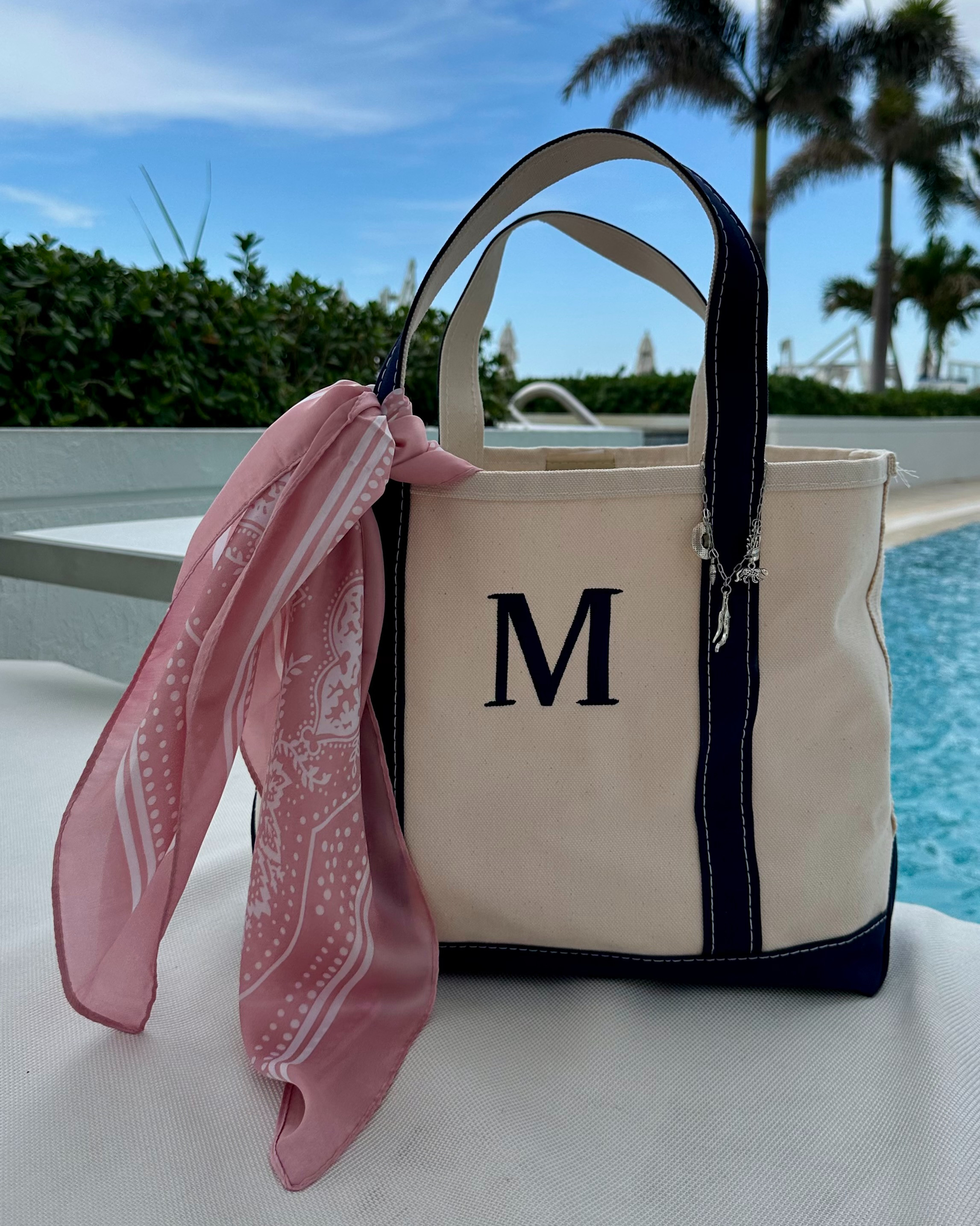 The perfect beach/pool tote does exist and it's under $50 

 #LTKSummerEdit #LTKFindsUnder50 #LTKItBag