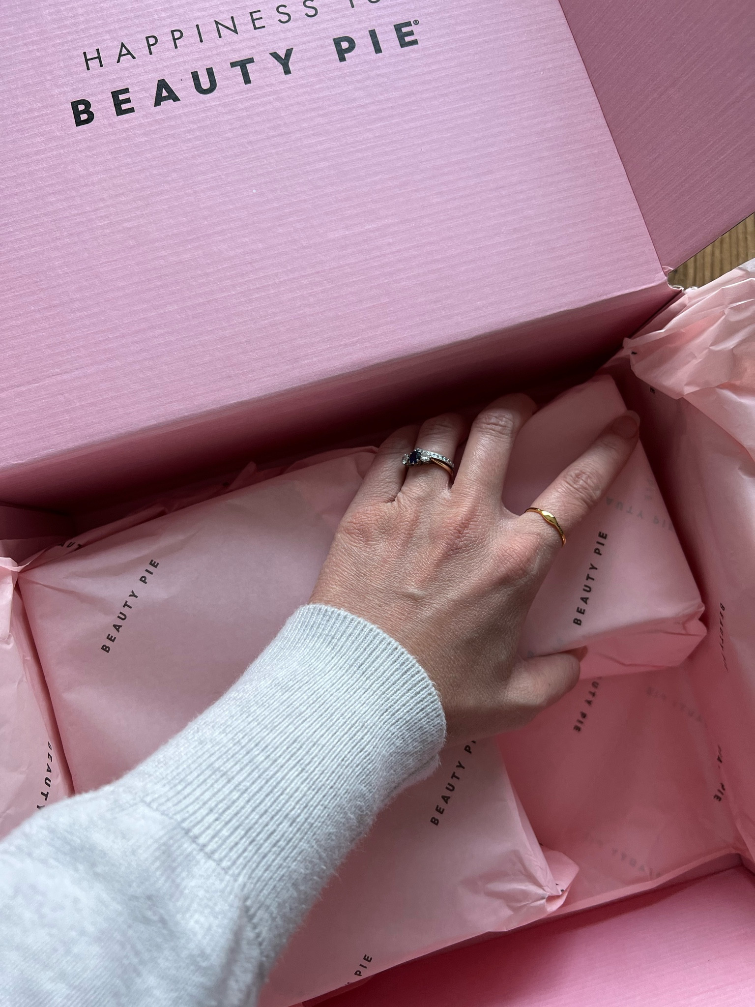 Hair care, shampoo, silk pillow case, silk hair bands, makeup, lipstick, lip gloss, skin care, moisturiser, cleanser, candle

#LTKGiftGuide #LTKbeauty #LTKeurope