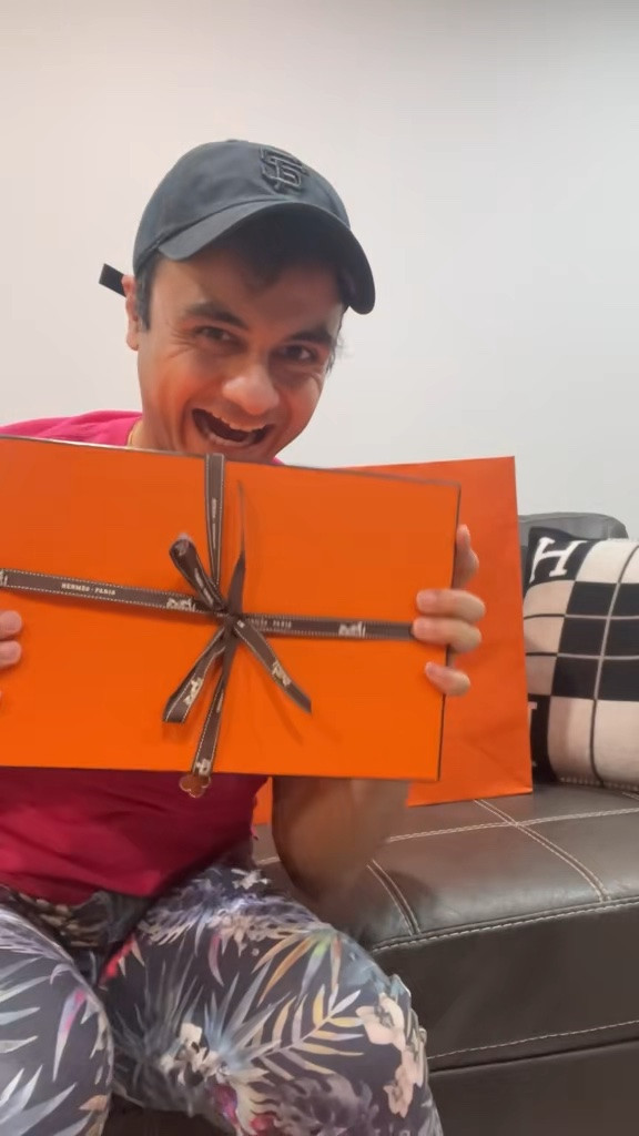 DAY 11 - hermes mini Lindy  - Daily Dose of Designer Unboxings (Drafts)
Hermès Handbag Hauls 
day 11 #hermesunboxing #hermes #hermesbag #dailyunboxing #shopaholic

#LTKdayinmylife #LTKvlog #LTKstorytime