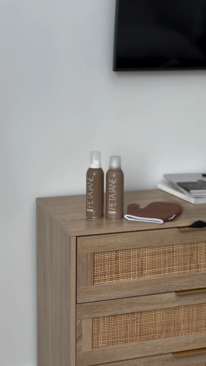 Trying the viral @petajanebeauty self tanning mousse + mist for a winter glow up ✨

I have linked this bundle in my LTK for you to shop (link in bio)!

#winterglowup #selfcareroutine #petajanebeauty #selftanning #ad