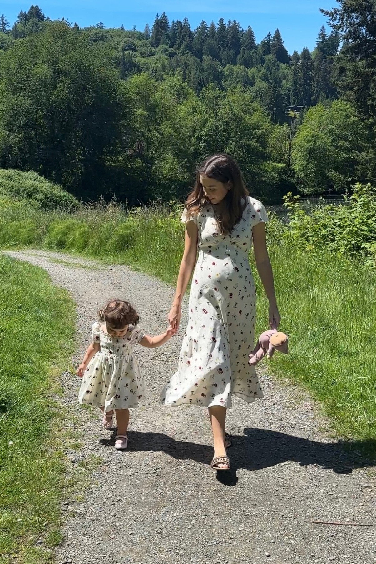 Cutest mommy and me matching dresses from the Gap x Doen collab!! 🌼🥹✨