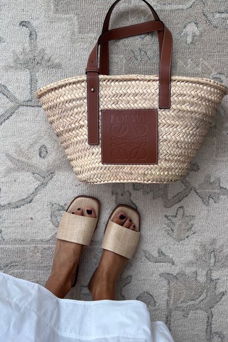 Favorite summer accessories / Loewe basket bag and amazon flat sandals 


Summer bag | summer hand bag | accessories 

#LTKSeasonal #LTKstyletip #LTKitbag