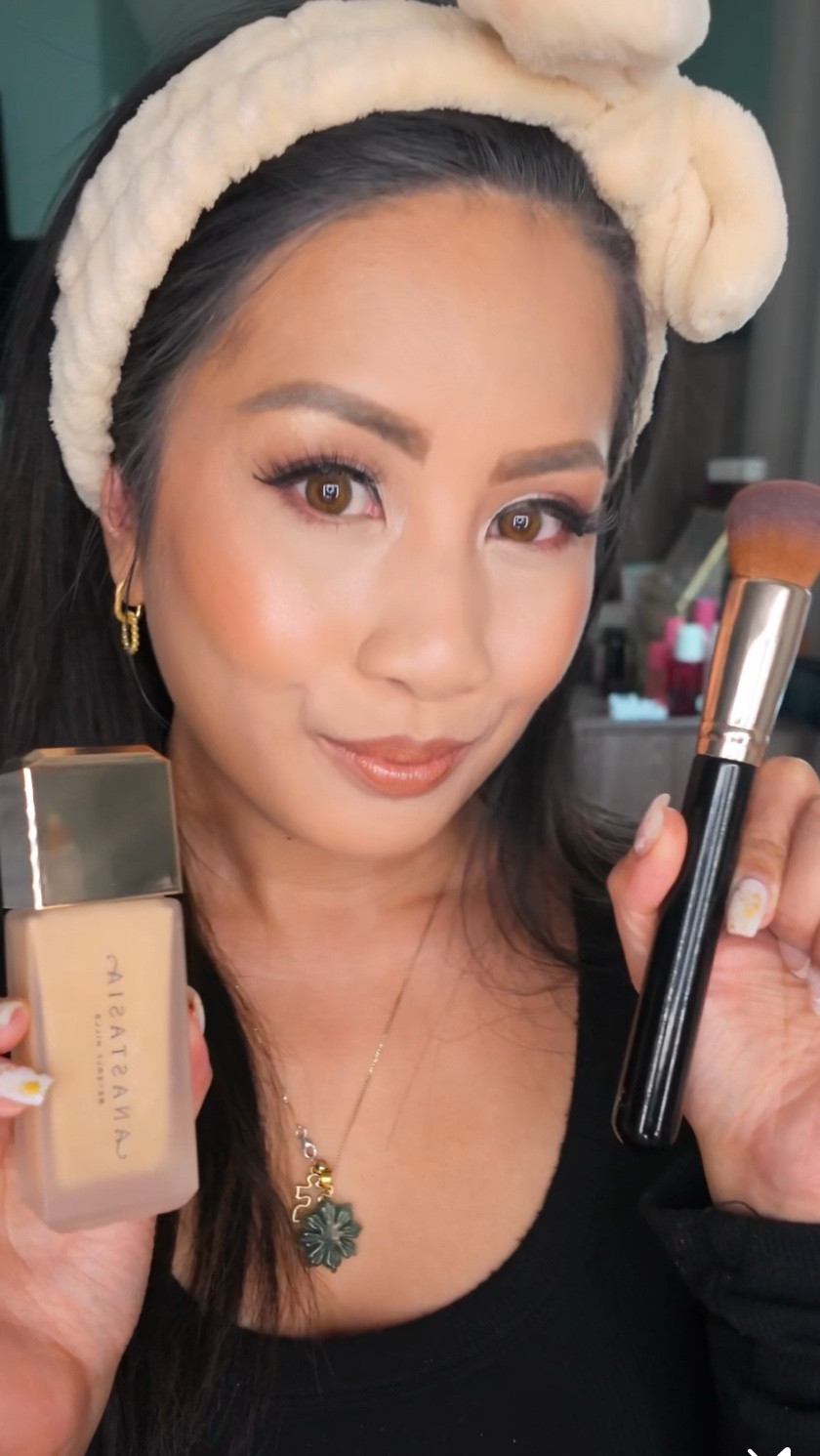 I can’t get over the coverage and finish of this foundation! I’m wearing 2N but definitely need 3N! @Anastasia Beverly Hills #ABHLipVelvet #IMPECCABLEFOUNDATION