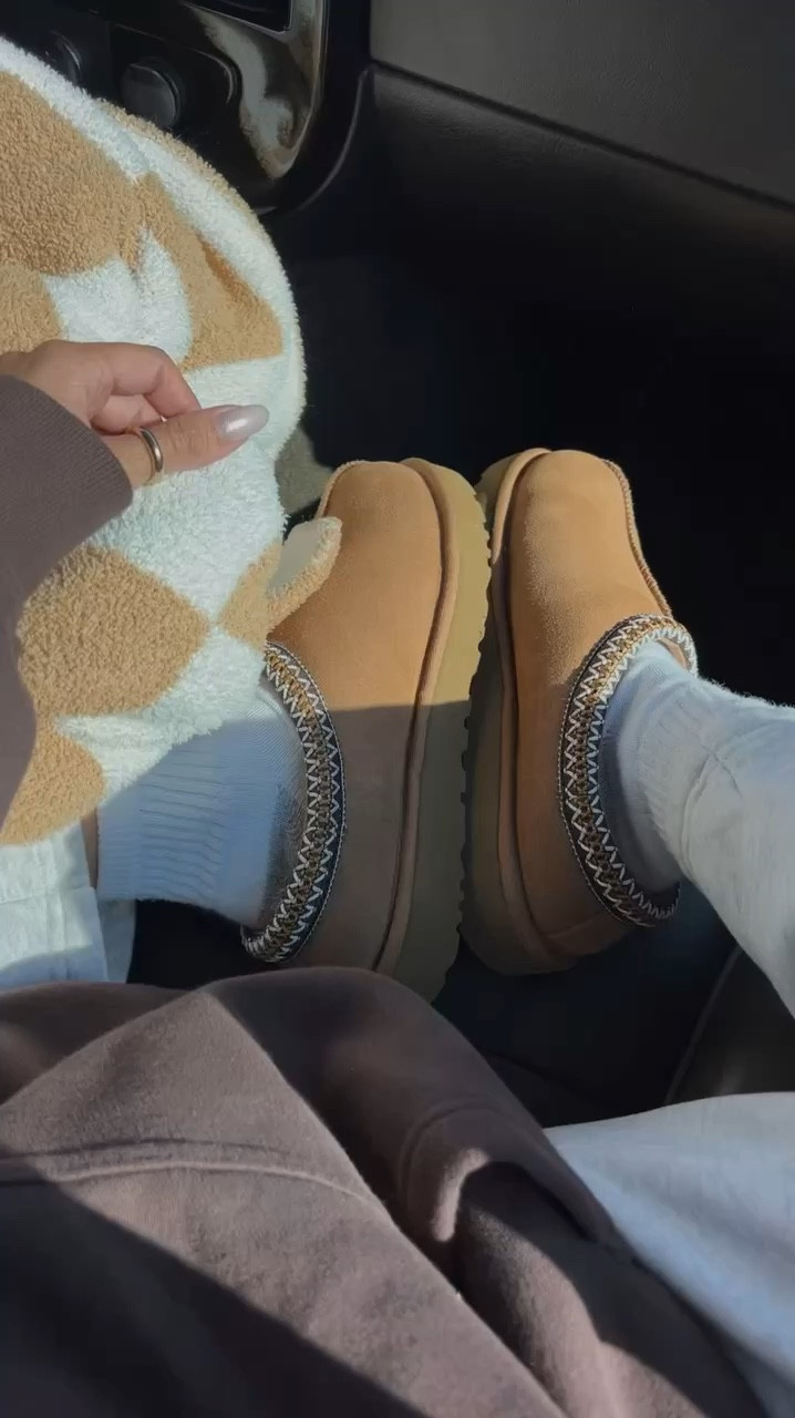 Ugg slippers in stock! Grab them now before they sell out 🫶🏼 comfy road trip outfit - these sweatpants and sweatshirts are the softest ever

Travel outfit, comfy outfit, roadtrip outfit, Abercrombie, Ugg taz, Ugg slippers, checkered blanket, gray sweatpants, brown hoodie, Abercrombie sweats, Christine Andrew 

#LTKFindsUnder50 #LTKTravel #LTKVideo