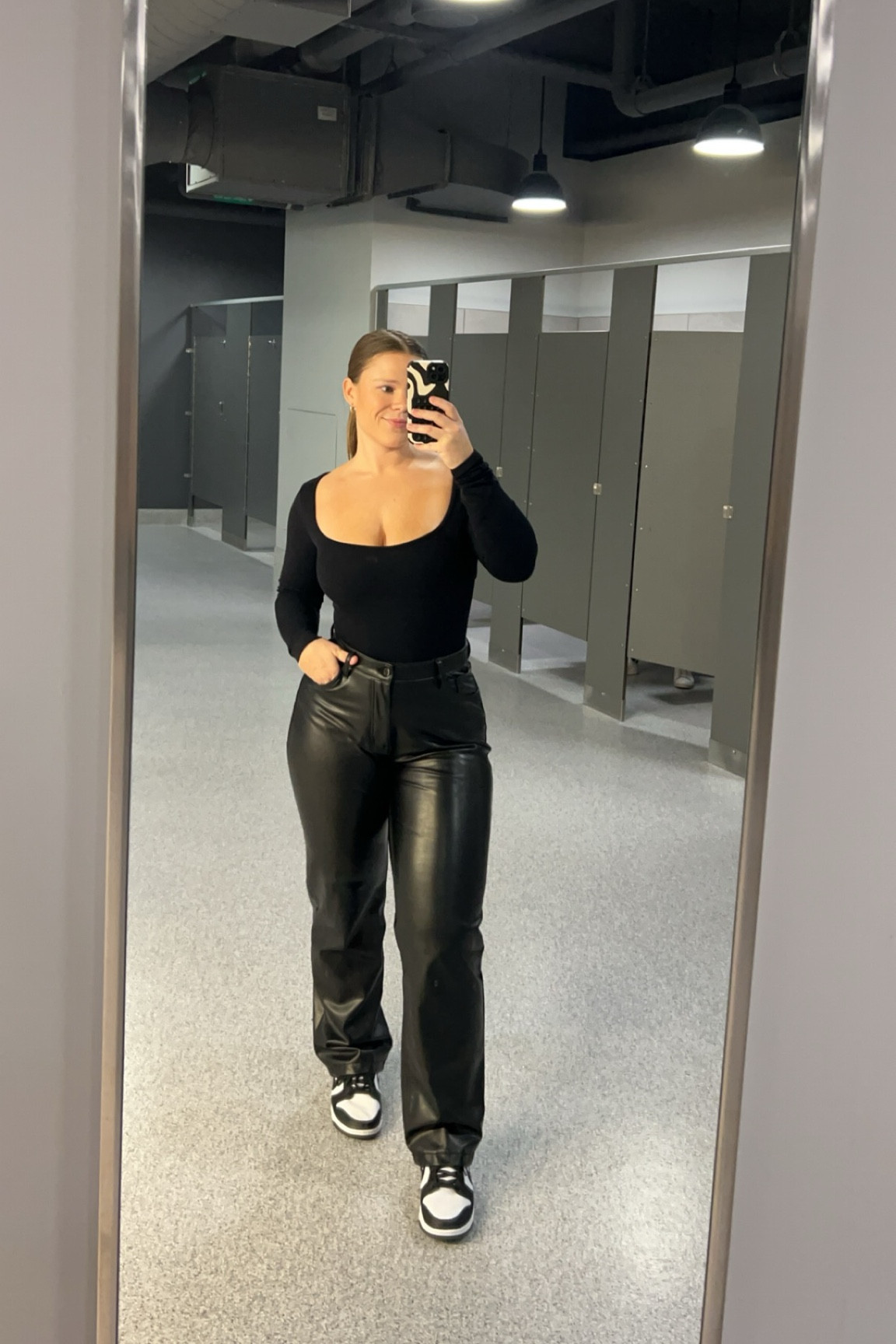 Milwaukee bucks game outfit of the night


night out, night out outfit, outfit of the day, bucks game, dressed up, abercrombie, abercrombie style, abercrombie leather pants 

#LTKfindsunder50 #LTKfindsunder100