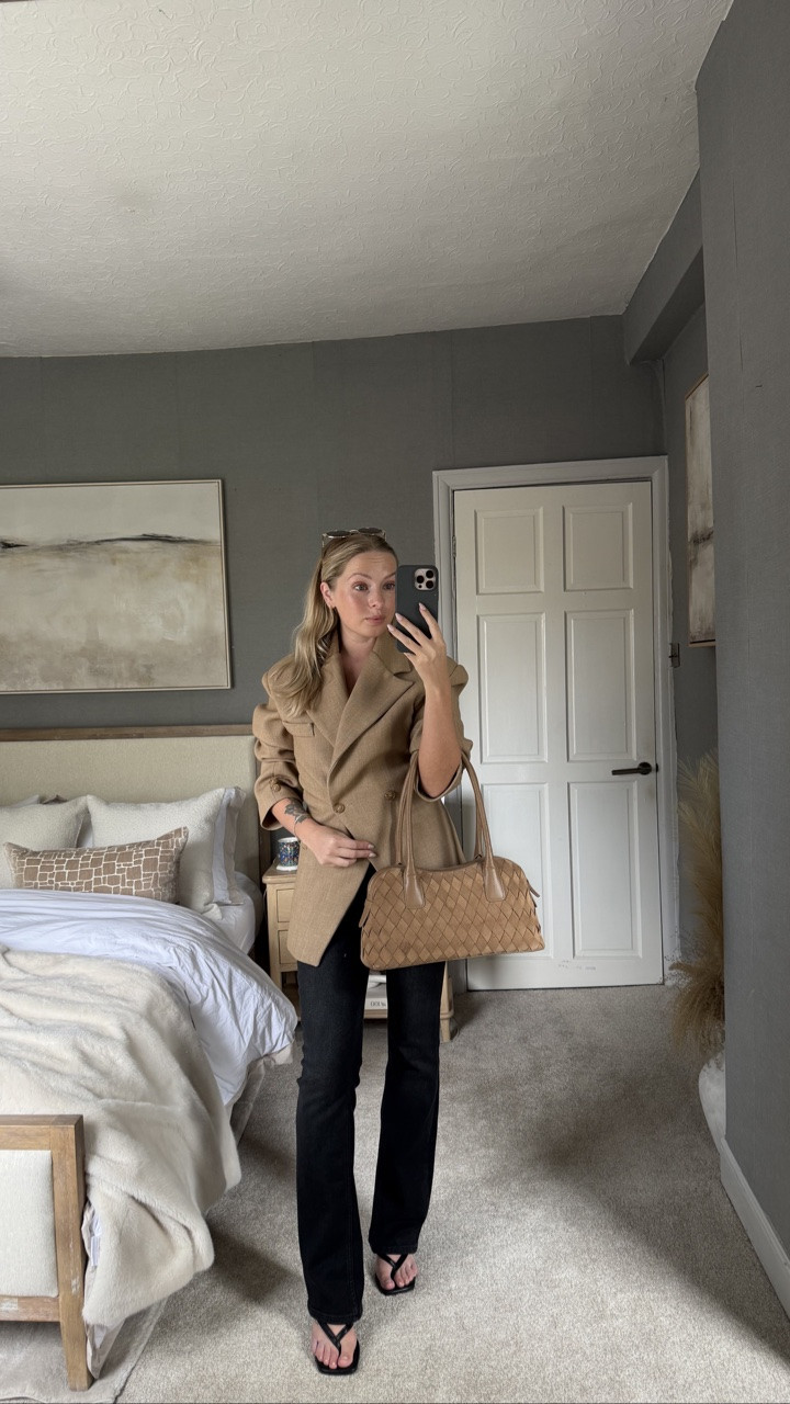 “Blazer says CEO, shoes say I’ll answer emails while minding my own business… and truly, that’s the level of balance I’m going for. Power up top, ease at the bottom, and a generous serving of ‘I totally have my life together

@allsaints - Jeans 
@sourceunknown_official - Blazer 
@celine - sunglasses 
@tkmaxxuk - Bag 
@sheinofficial - shoes 
@zara - Top

#OOTDinspo #BlazerStyle #ChicOutfits #StyleReel #EverydayFashion