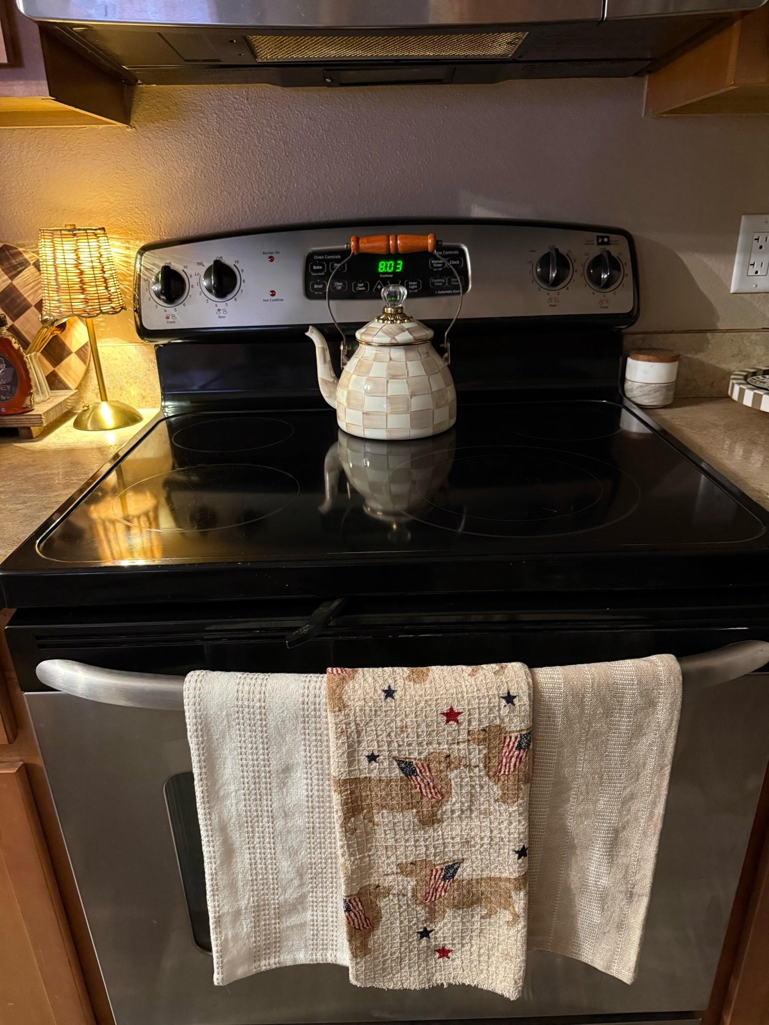 Put my new hand towels up in the kitchen🤍🇺🇸🫖🤩 I love how they look and my cute little lamp under the cabinets🤎 it’s the little cozy things👌🏻


#cozyhome #cozy #cozystyle #lamp #rattan #rattanlamp #boho #bohostyle #bohohome #homedecor #mackenziechilds #tommybahama #homegoods #tjmaxx

#LTKdayinmylife #LTKHome #LTKSeasonal