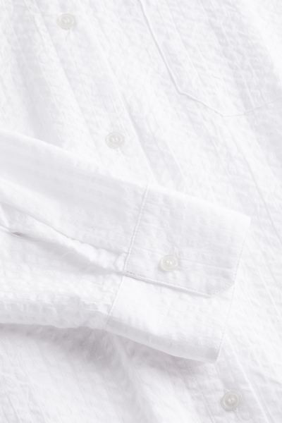 Oversized seersucker shirt | H&M (UK, MY, IN, SG, PH, TW, HK)
