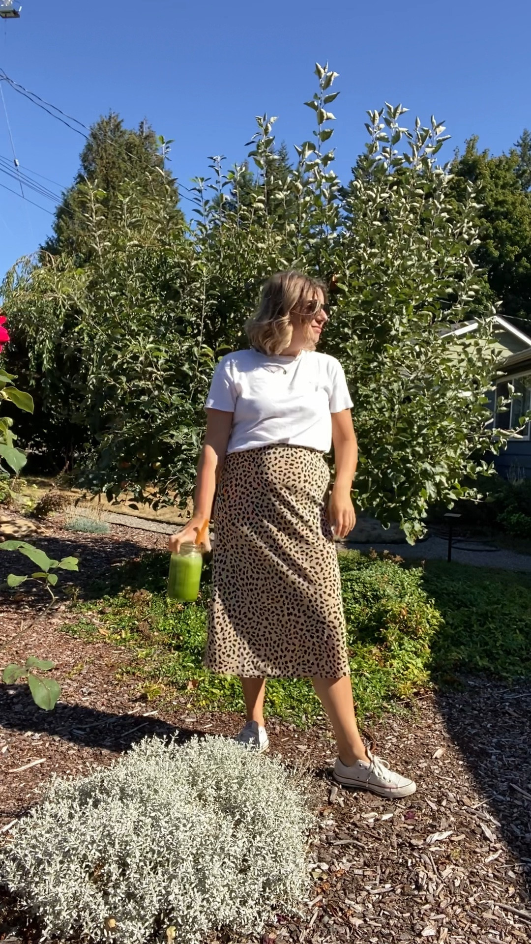 Midi skirts and tee shirt with sneakers 🤌🏼 early fall perfection 