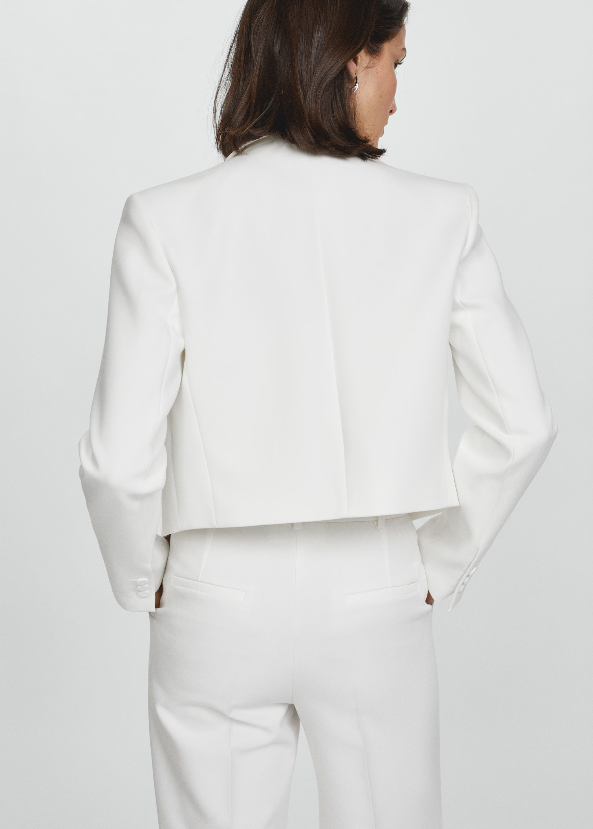 Cropped blazer with button - Woman | MANGO USA | MANGO (US)