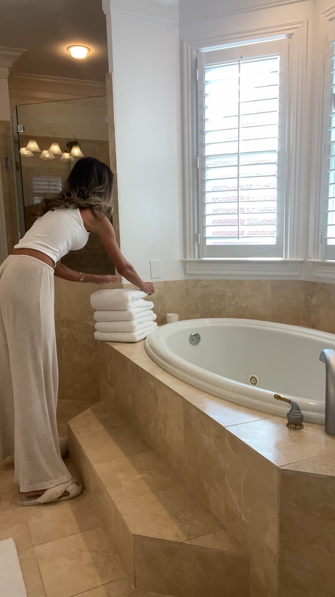 #ad Make every day a spa day with @Cariloha bath towels. Experience the unmatched softness and superior absorbency of Cariloha bamboo towels. Use my code: Ayla30 🤍🧖🏼‍♀️ Comment SHOP below to receive a SM with the link to shop this post on my LTK! #liketkit @shop.ltk 

#LTKHome #LTKVideo #LTKFindsUnder100