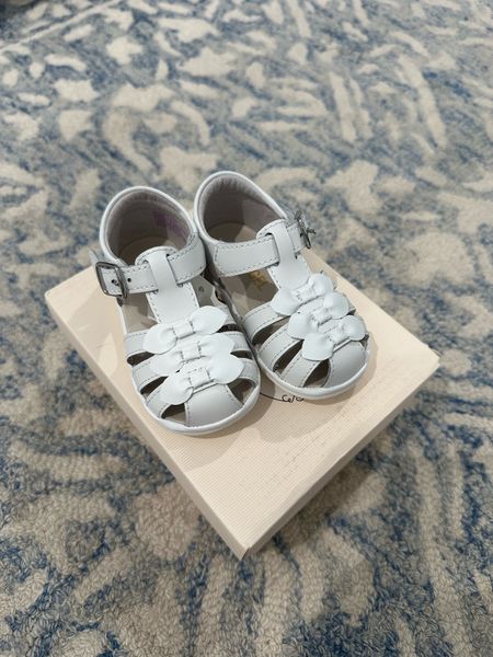 White baby girl sandals 