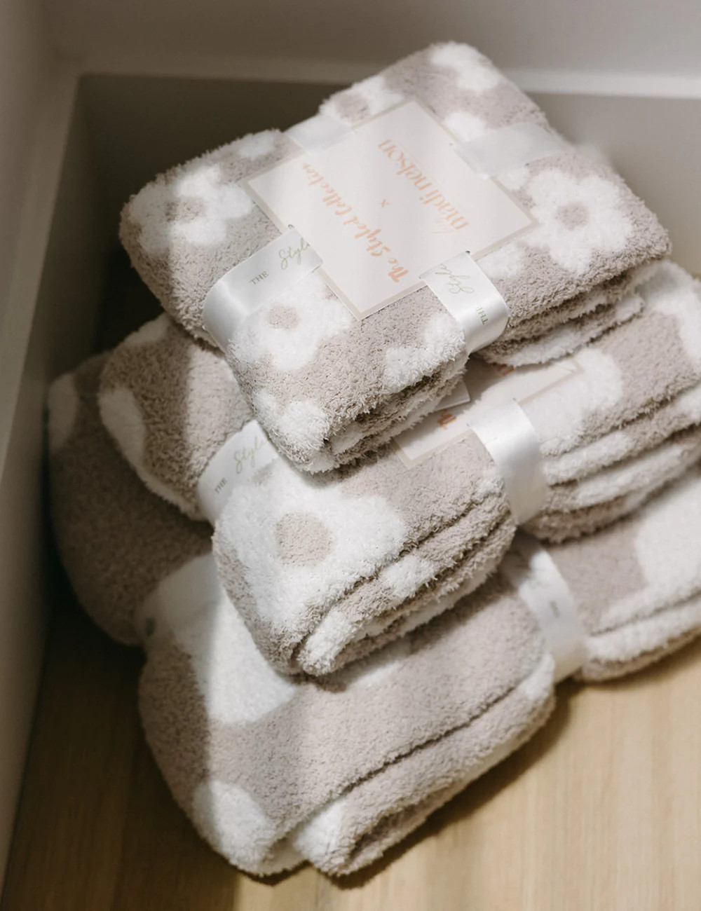 TSC x Madi Nelson: Daisies in Bloom Buttery Blanket | The Styled Collection