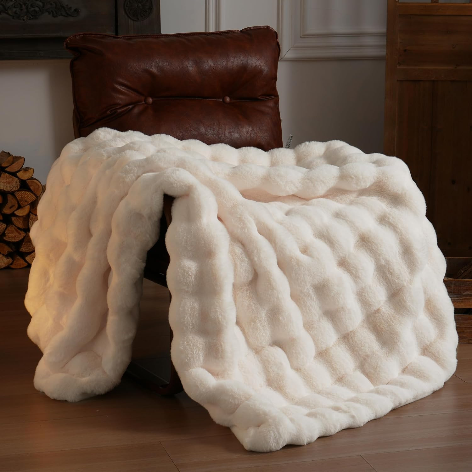 Manta de piel sintética para sofá, manta gruesa y esponjosa de burbujas para sala de estar, decoración del hogar, Día de la Madre, regalos de cumpleaños para mujeres y hombres, blanco crema, 50 | Amazon (US)