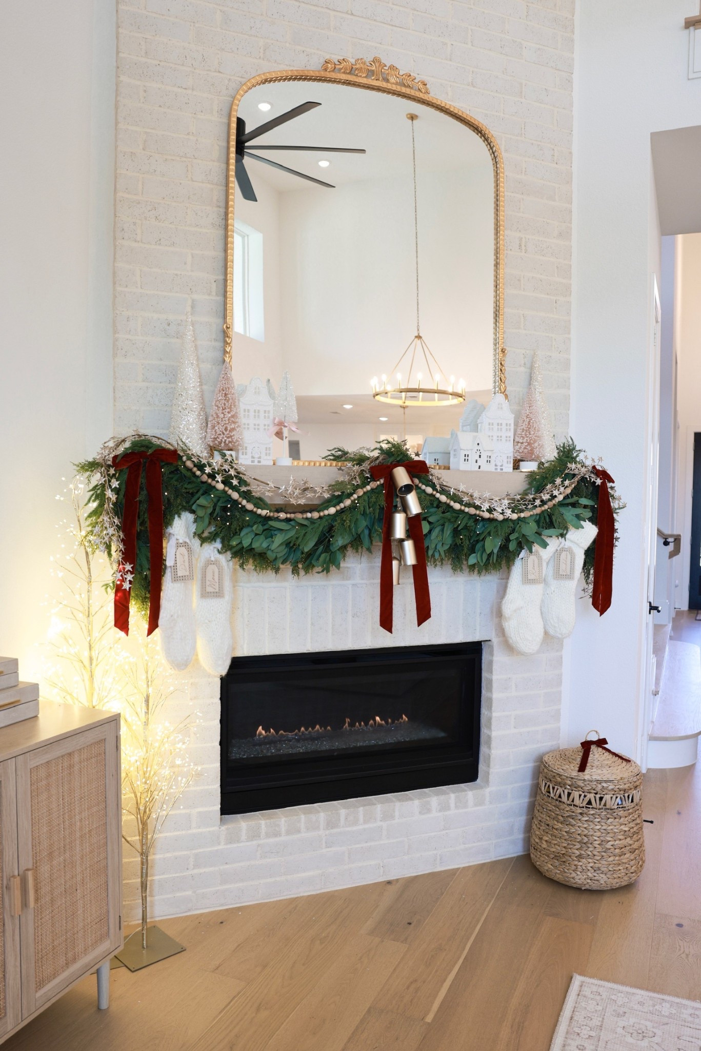 Our mantle is ready for Christmas 🎄🤩

Seasonal home decorations, pink burgundy, white cream, greenery mantle, Amazon garland fireplace

#LTKFindsUnder100 #LTKHome #LTKHoliday