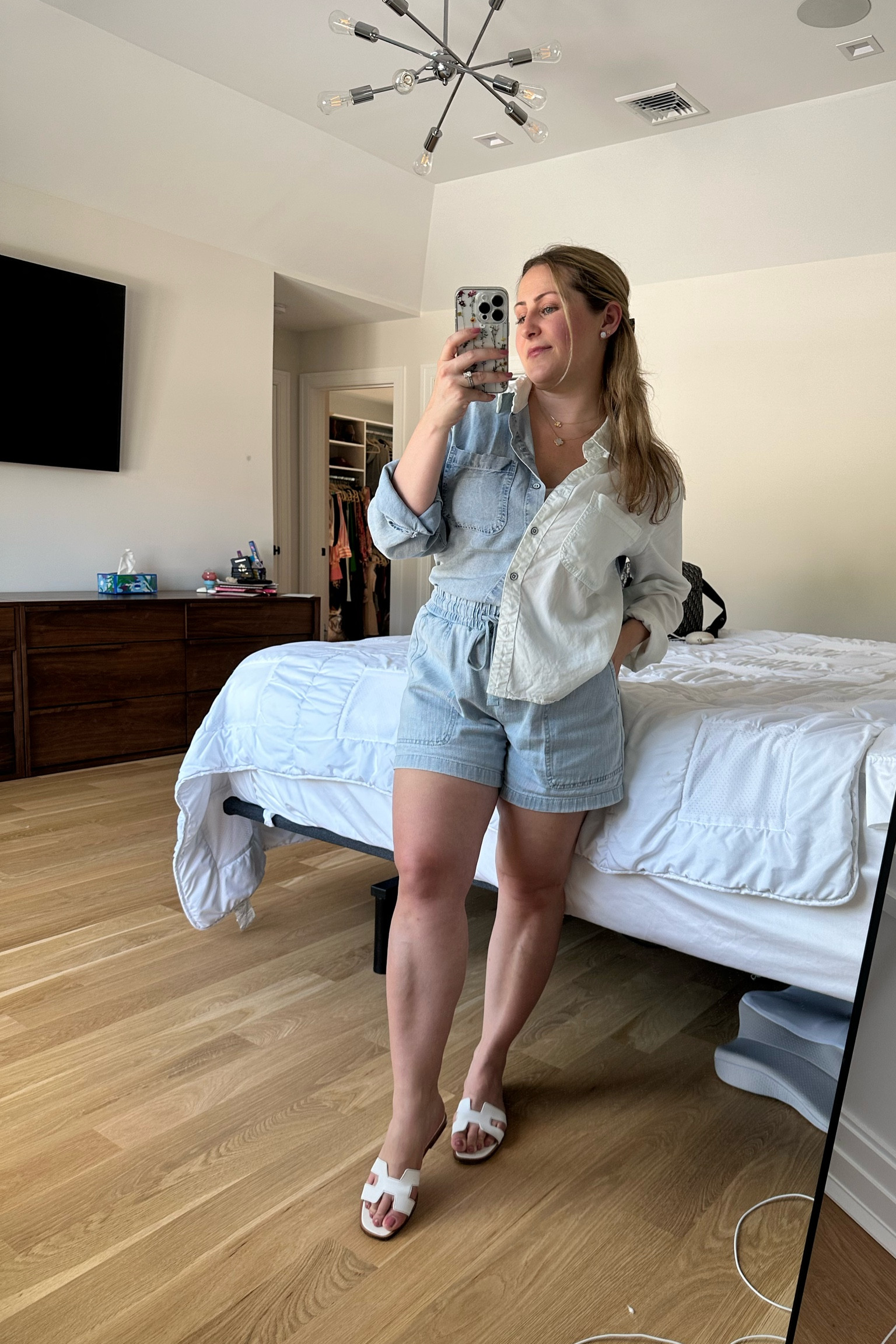 #ootd, Finds the full size mirror in any house

#LTKStyleTip #LTKSaleAlert #LTKSeasonal