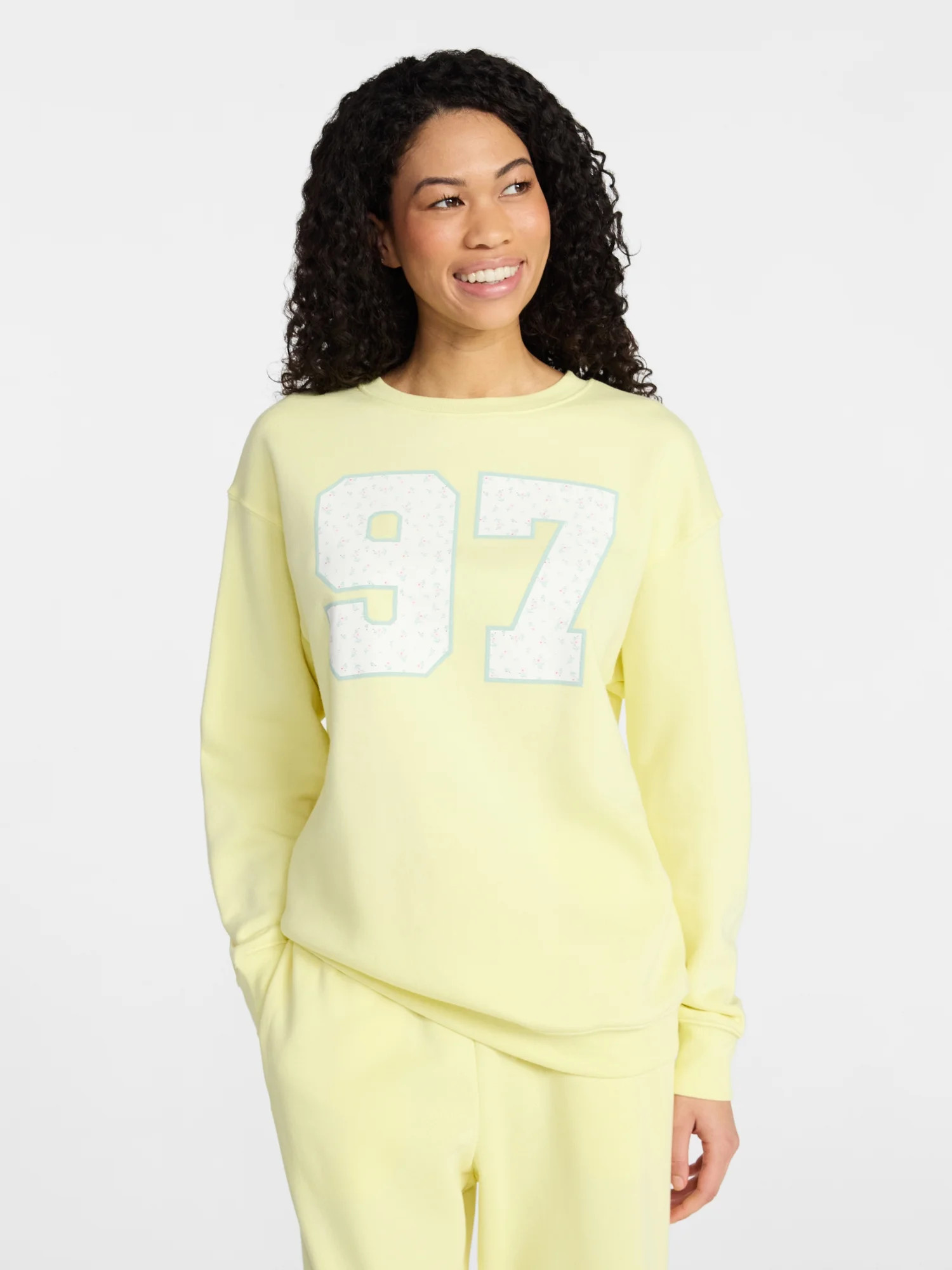 No Boundaries Oversized Graphic Sweatshirt, Women's | Walmart (US)
