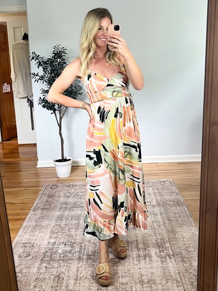 This dress is a beautiful print! Perfect for wearing everyday or dress it up for a summer event. Zipper closure in the back. Wearing size small. Code JACQUELINE10 saves 10%  

Summer dress. Wedding guest dress. Maxi dress  