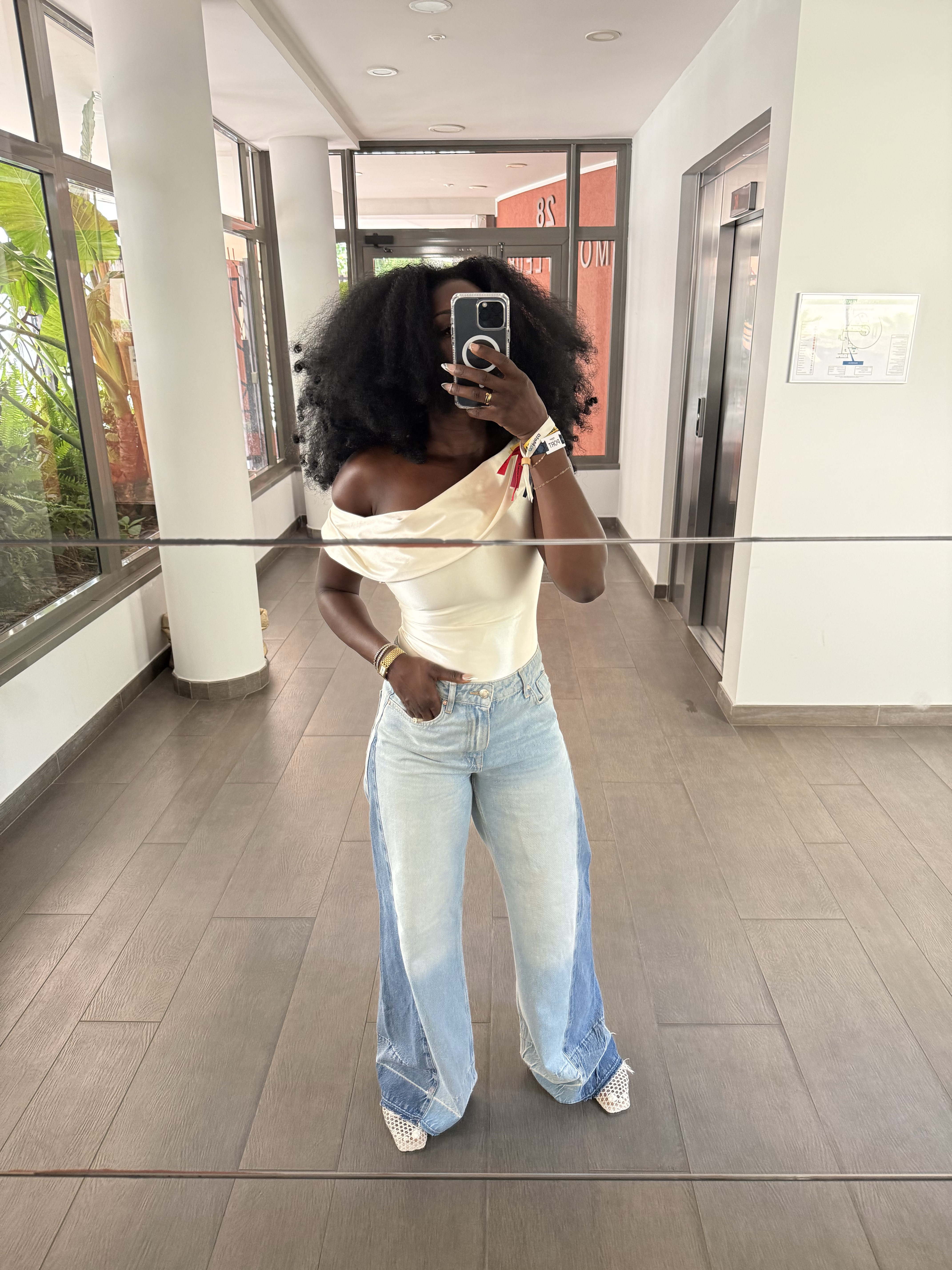 Trying to act casual but this top won’t let me be lowkey. Comfy and clean with a lil drama—just how I like it. 

 

#LTKStyleTip #LTKTravel #LTKFamily