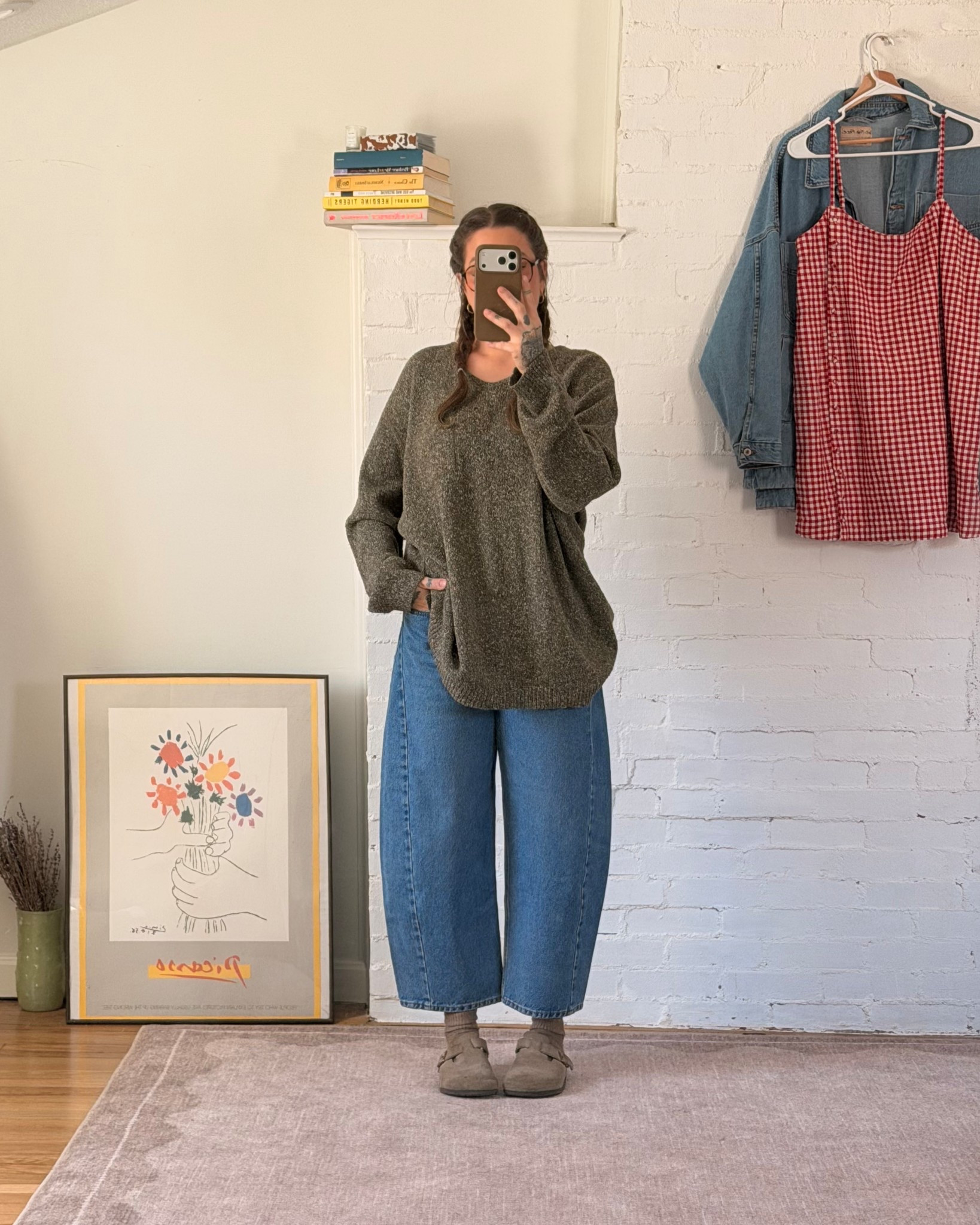 obsessed with this mid rise barrel jean! i got my true to size 28 but i got a short! i prefer a little ankle showing in a barrel pant! the denim is so comfy and never gaps in the back 🤎

#LTKSpringSale #LTKootd #LTKmomlife