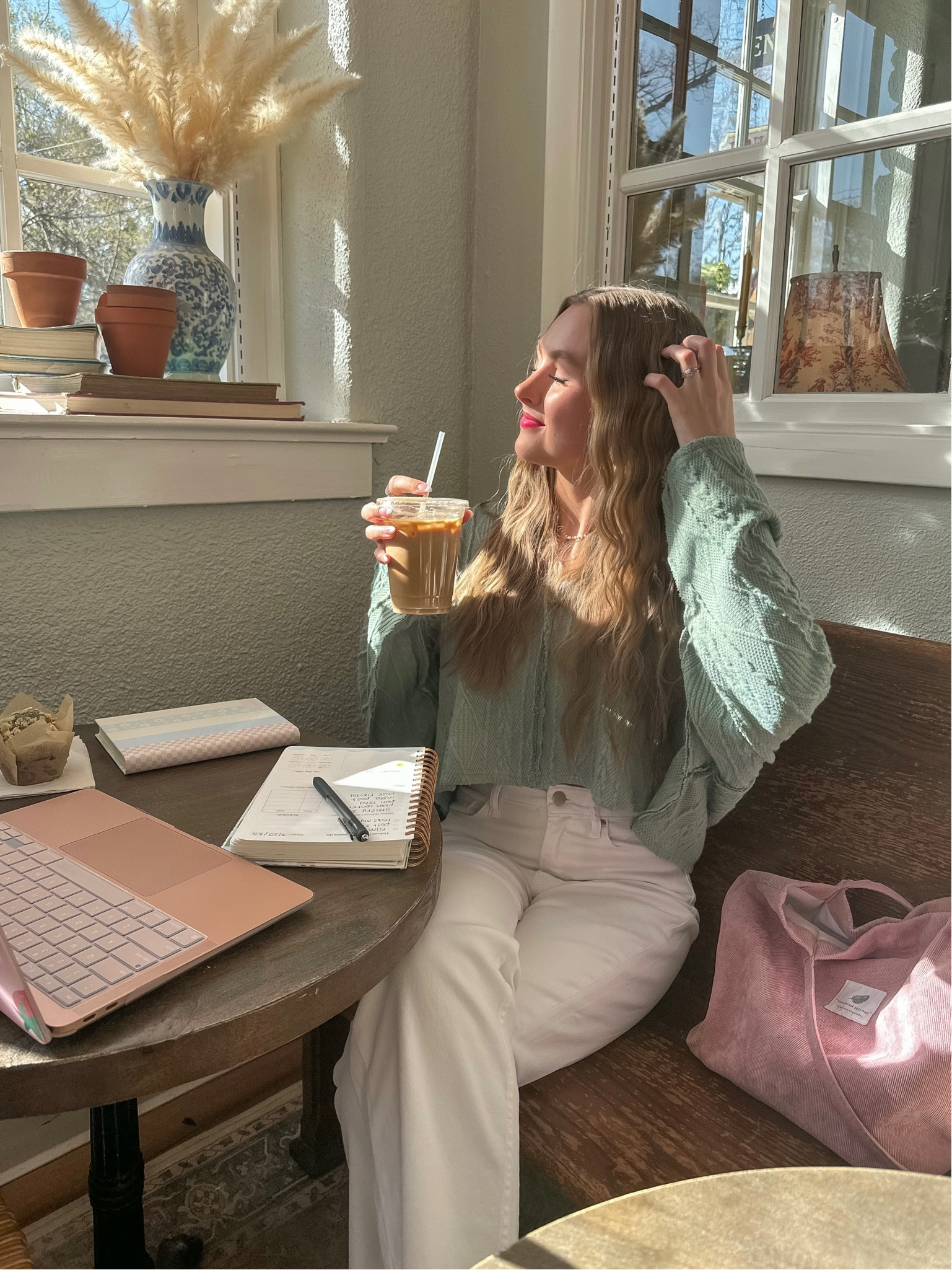 casual spring outfit 💓🌸🐚


cropped sweater, white jeans, shell necklace, coffee shop outfit, minimal style, coastal style, tote bag, birkenstocks 

#LTKstyletip