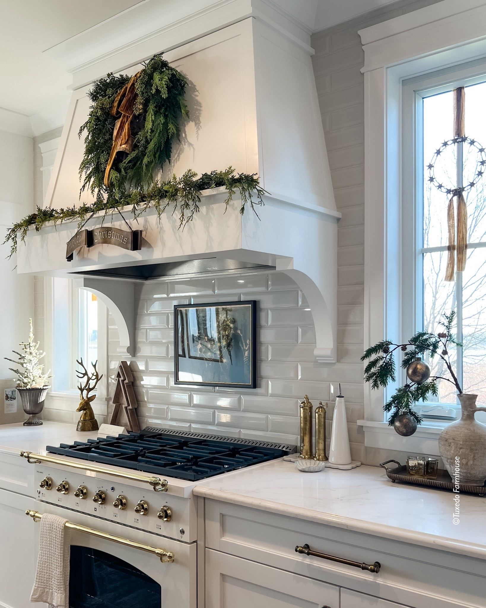 Holiday Kitchen 

Add some holiday cheer to your kitchen!  

Seasonal, home decor, holiday, Christmas, kitchen, ornaments, wall art, wreaths

#LTKSeasonal #LTKHome #LTKHoliday