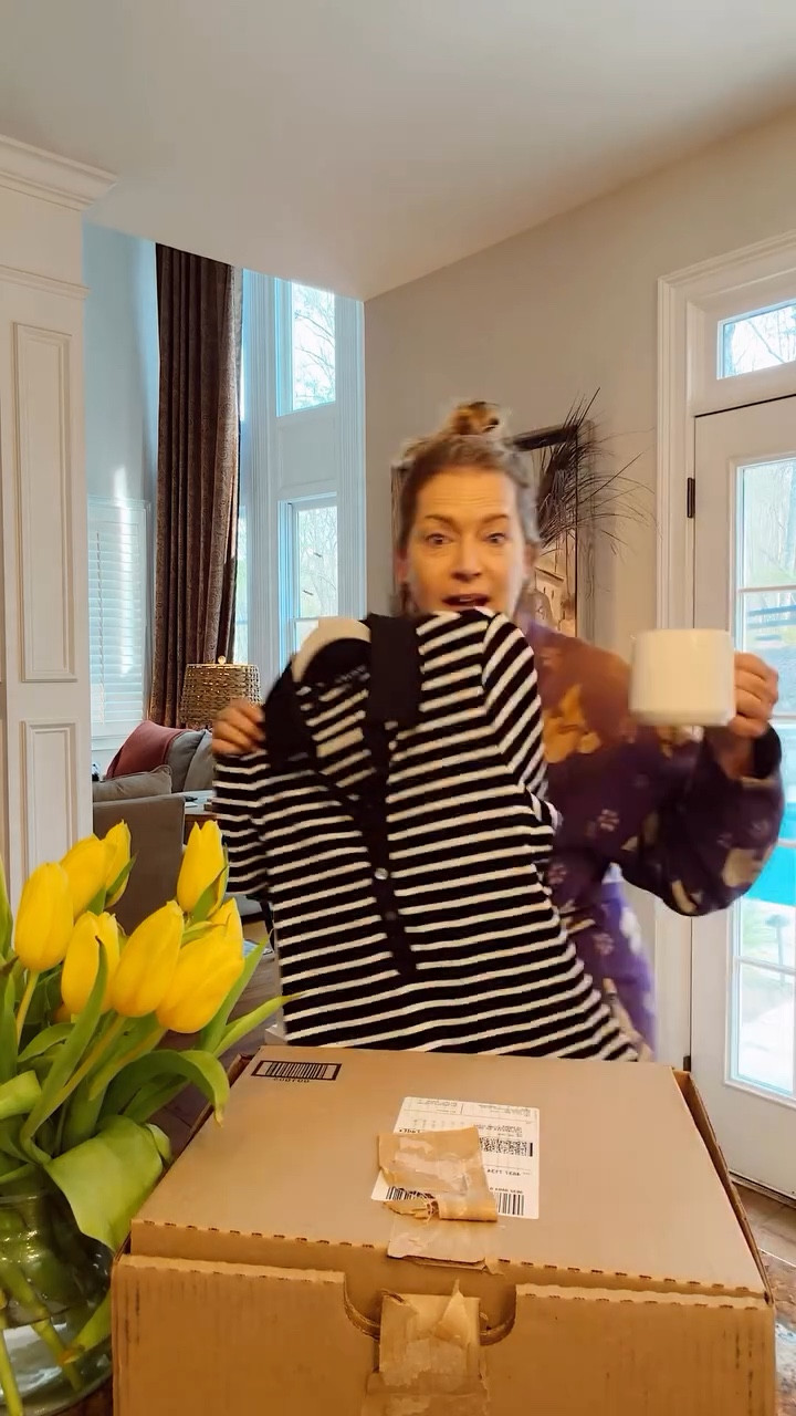 Want to unbox with me? One = keeper, One = Return. Would you have done the same?
Comment PIXIE for links to these two ➕the pair I replaced the return with. 

#keeporreturnmidlife #unboxpremiumdenimwithme #agdenim #jenniferanistonstyle #modernmidlifecool

Comment PIXIE below to receive a DM with the link to this post on my LTK ⬇ https://liketk.it/64ylc