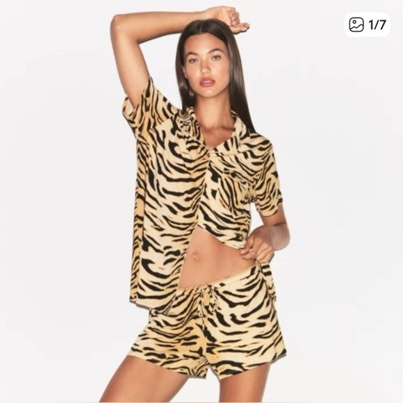 93. NWT SKIMS bronze tiger print short sleep set m or l | Poshmark