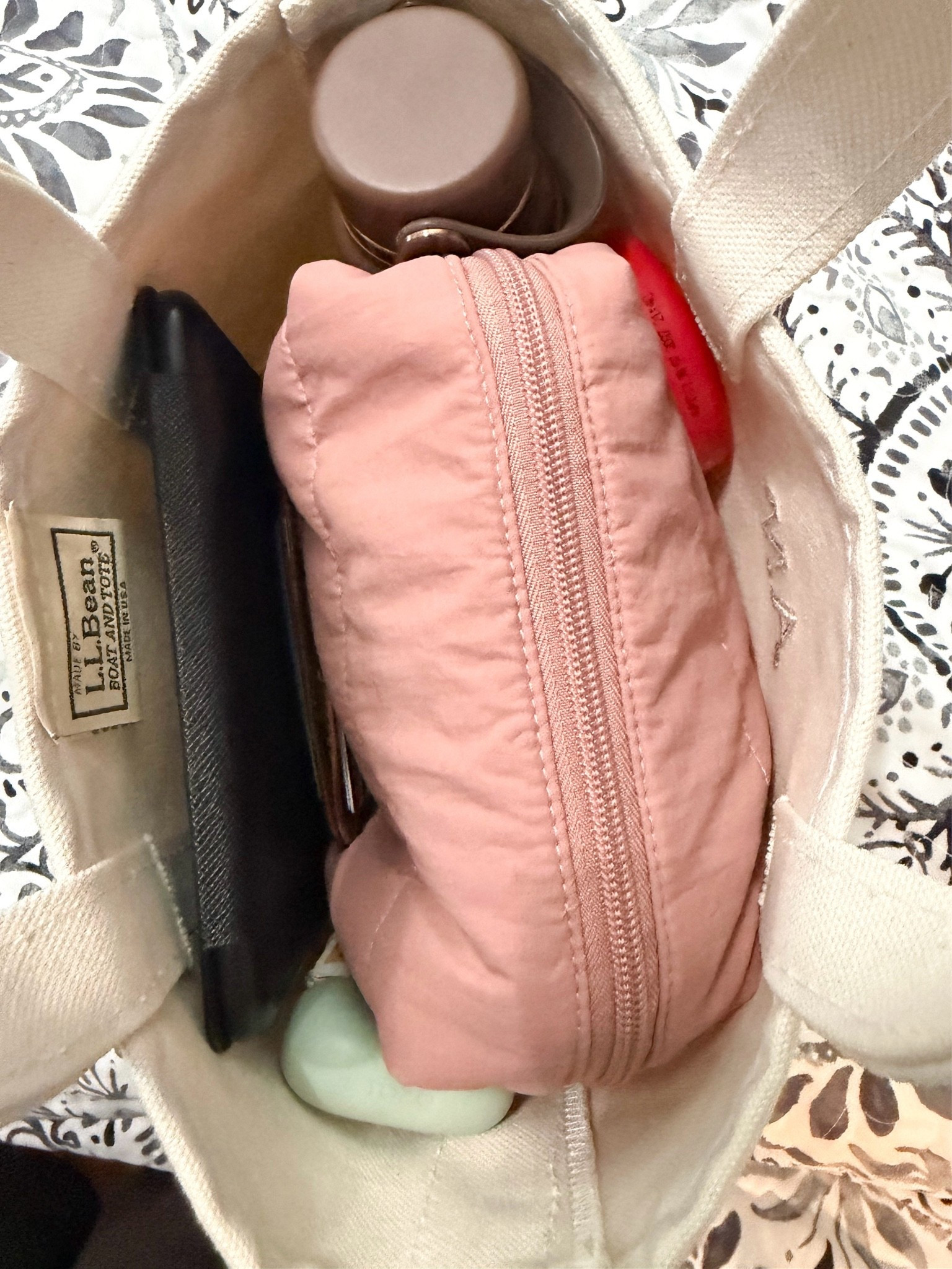 Pinterest

What fits in my mini Boat & Tote? 👀 More than you’d think! 😂

✨ My everyday mom pouch with sunscreen, makeup, hairspray, a brush, medicine, Band-Aids & more
✨ Mini water bottle
✨ Kindle
✨ Mints
✨ Headphones
✨ Keys
✨ Wallet

And somehow there’s STILL room for a few more things! 😆

Save this for your next everyday bag or tote inspiration, and find all of my bag + everyday essentials on LTK! 🤎

Keywords: mini Boat & Tote, everyday tote bag, mom bag essentials, everyday bag essentials, what’s in my bag, mom essentials, everyday carry, tote bag organization, Kindle essentials, everyday style

#BoatAndTote #BoatAndToteBag #EverydayBag #ToteBag #MomBag #MomEssentials #WhatsInMyBag #EverydayEssentials #EverydayStyle #BagEssentials

#LTKdayinmylife #LTKgrwm #LTKootd