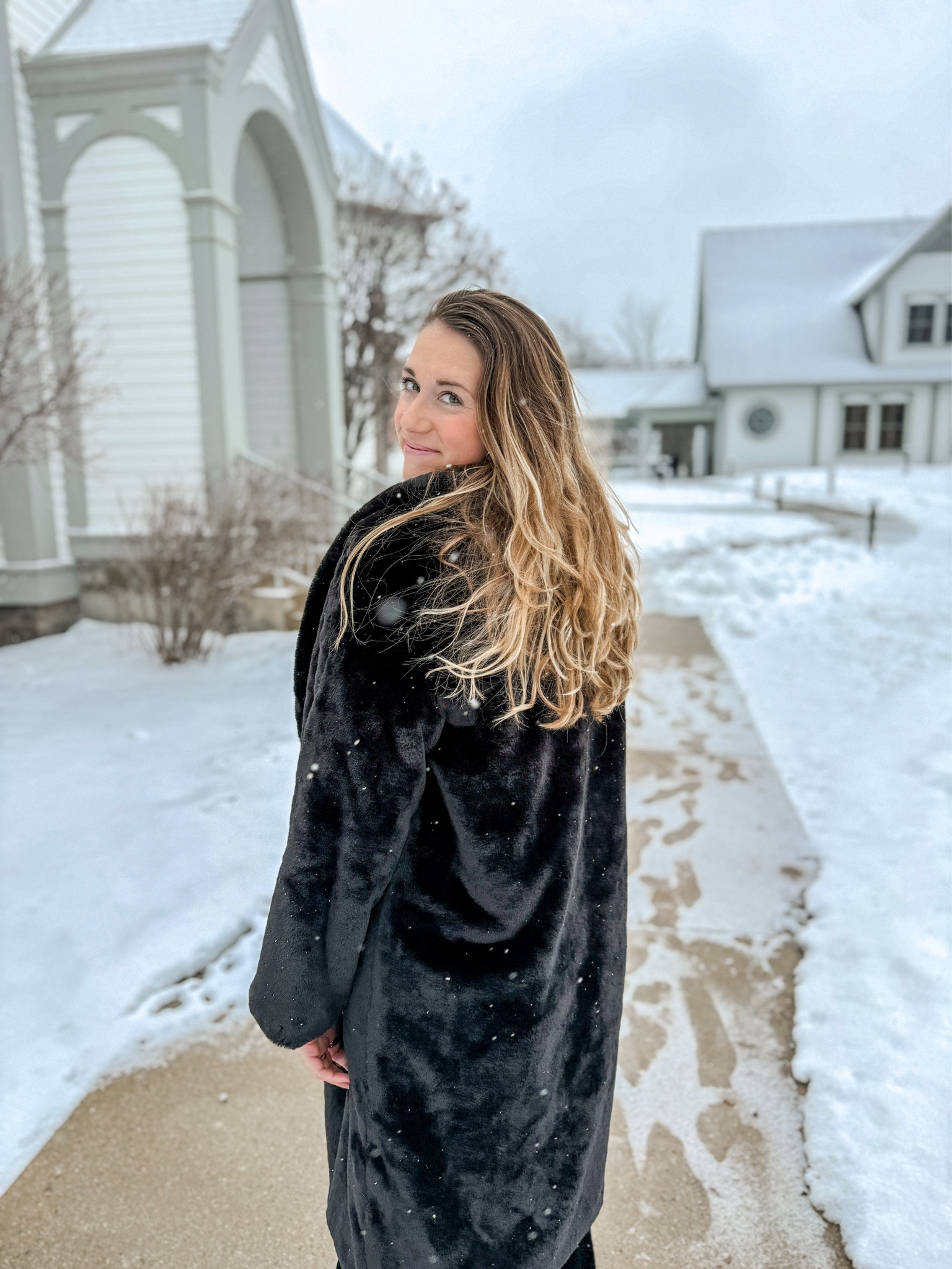 love this black faux fur jacket! Unfortunately it’s sold out but linked other options 

#LTKMidsize #LTKWedding #LTKTall