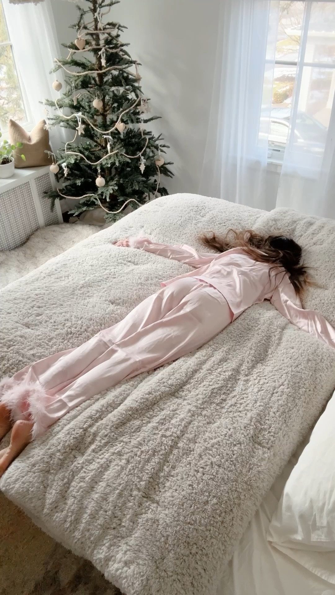 The softest, coziest comforter ever ✨ #hibernate #cozy

#LTKHome