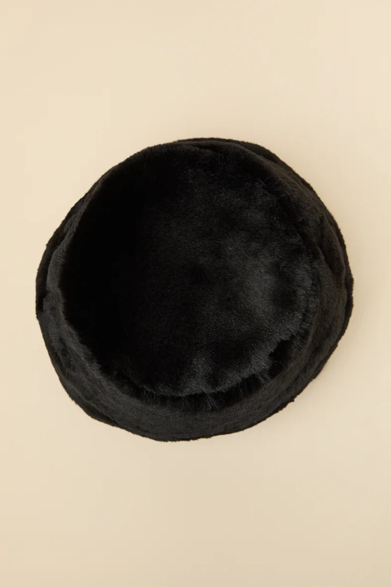 Omoka Black Faux Fur Cloche Hat | Lulus