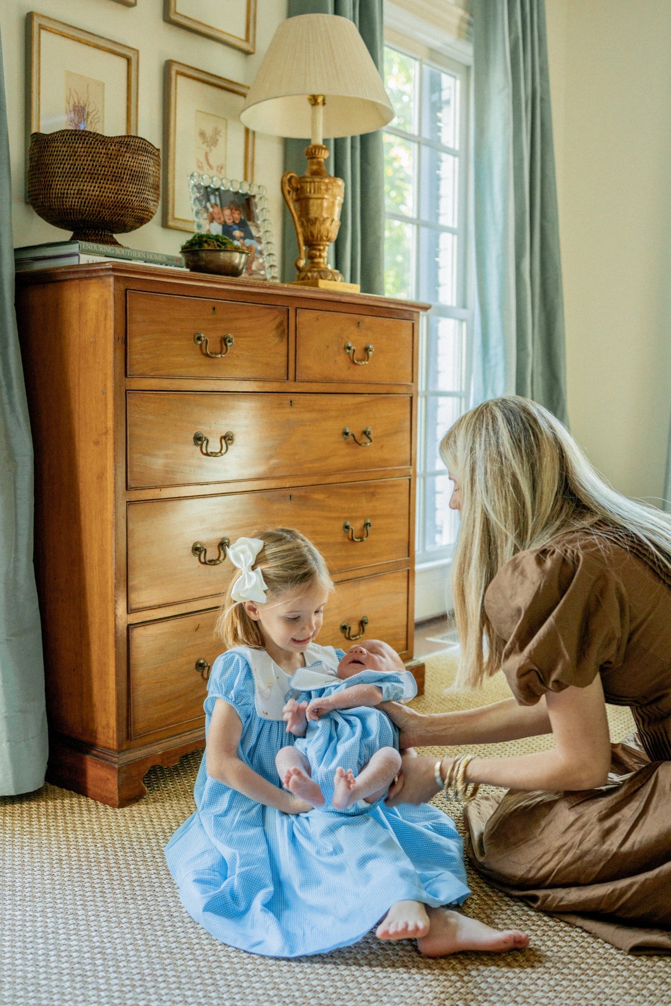 Christmas favorites 🤎

Children’s clothes proper peony nativity scene Tuckernuck holiday dress