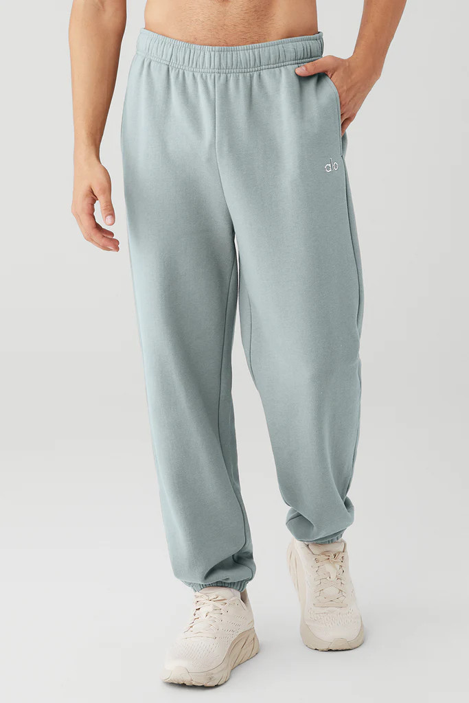 Accolade Sweatpant | Alo Yoga
