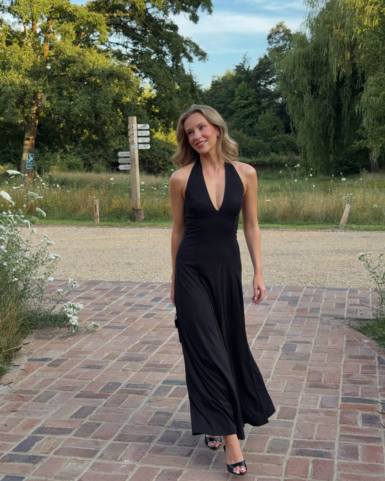Dissh black HALTERNECK maxi dress
Holland cooper white maxi dress
H&M navy gymwear

#LTKuk #LTKsummer #LTKdresses