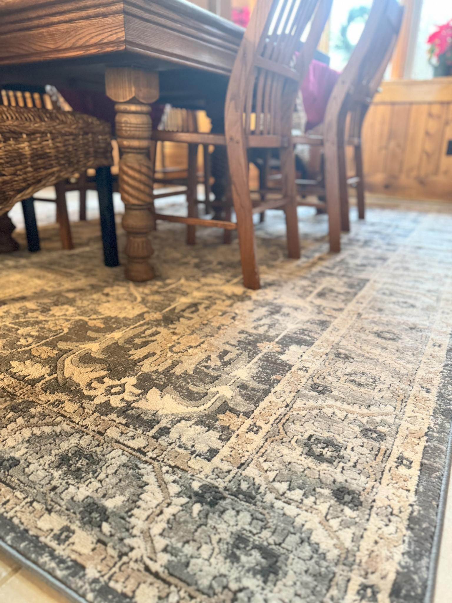 Indoor rug! 
Fashionablylatemom 
Rug 
Indoor rug 
Area rug 

#LTKhome