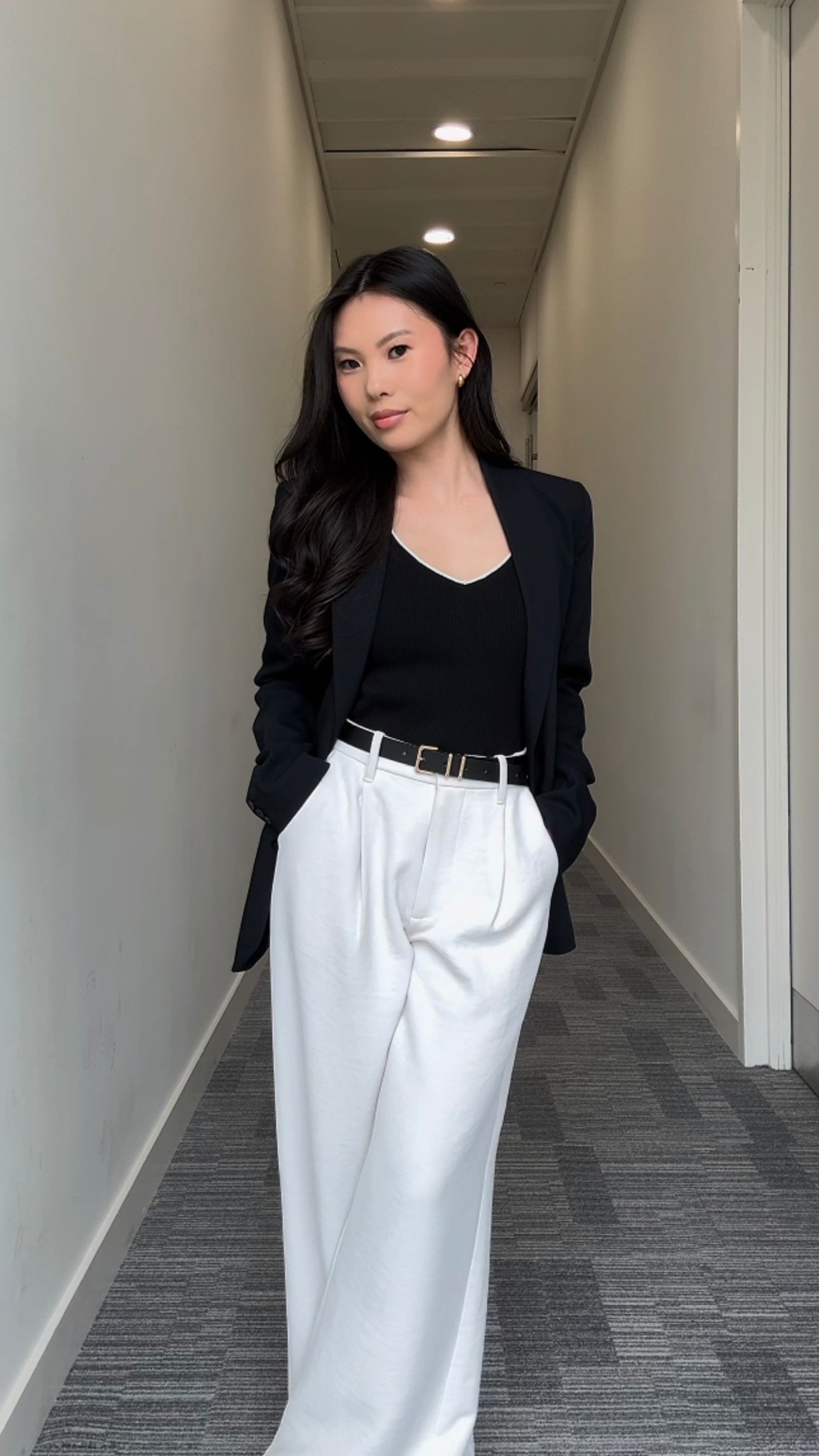 Classic black&white

Blazer • XS
Trousers • w23 short
Belt • XS

#LTKeurope #LTKuk #LTKworkwear