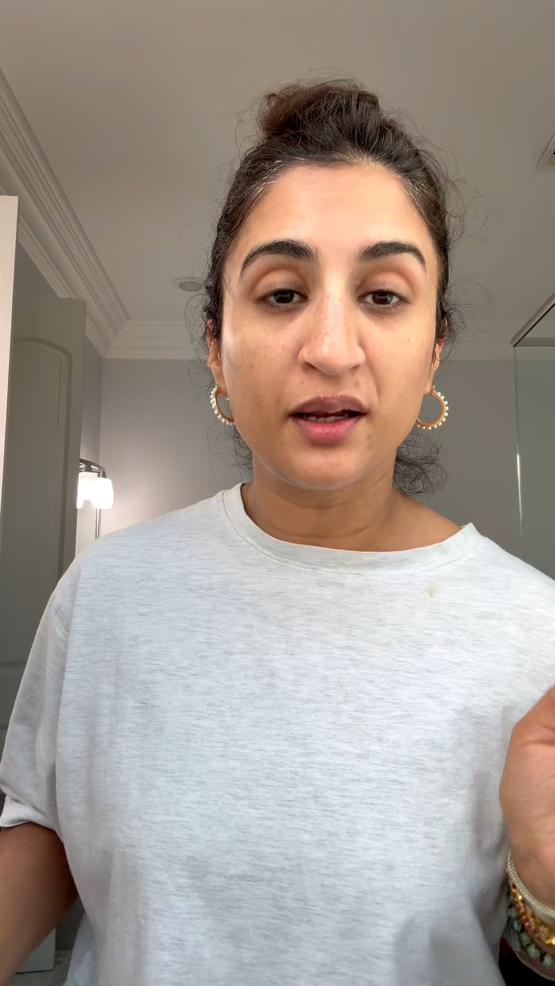 GRWM for an iftar ❤️ ft Salim Saabs laundry. 
Love how we have a bigger community here in new Orleans for times like these. As amazing as it is to have a village, it’s equally important to be a villager in that village. 
Hope you’re having a wonderful Ramadan 
Products used 
Brows Huda Beauty
Skin Tint Maybelline 310
Concealer Elf light cool
Blush Mophe After Party
Eyes Essence 
Lip liner NYX espresso Anastasia Beverley Hills Crush
Powder MCO beauty 
Finishing Spray Milani 
