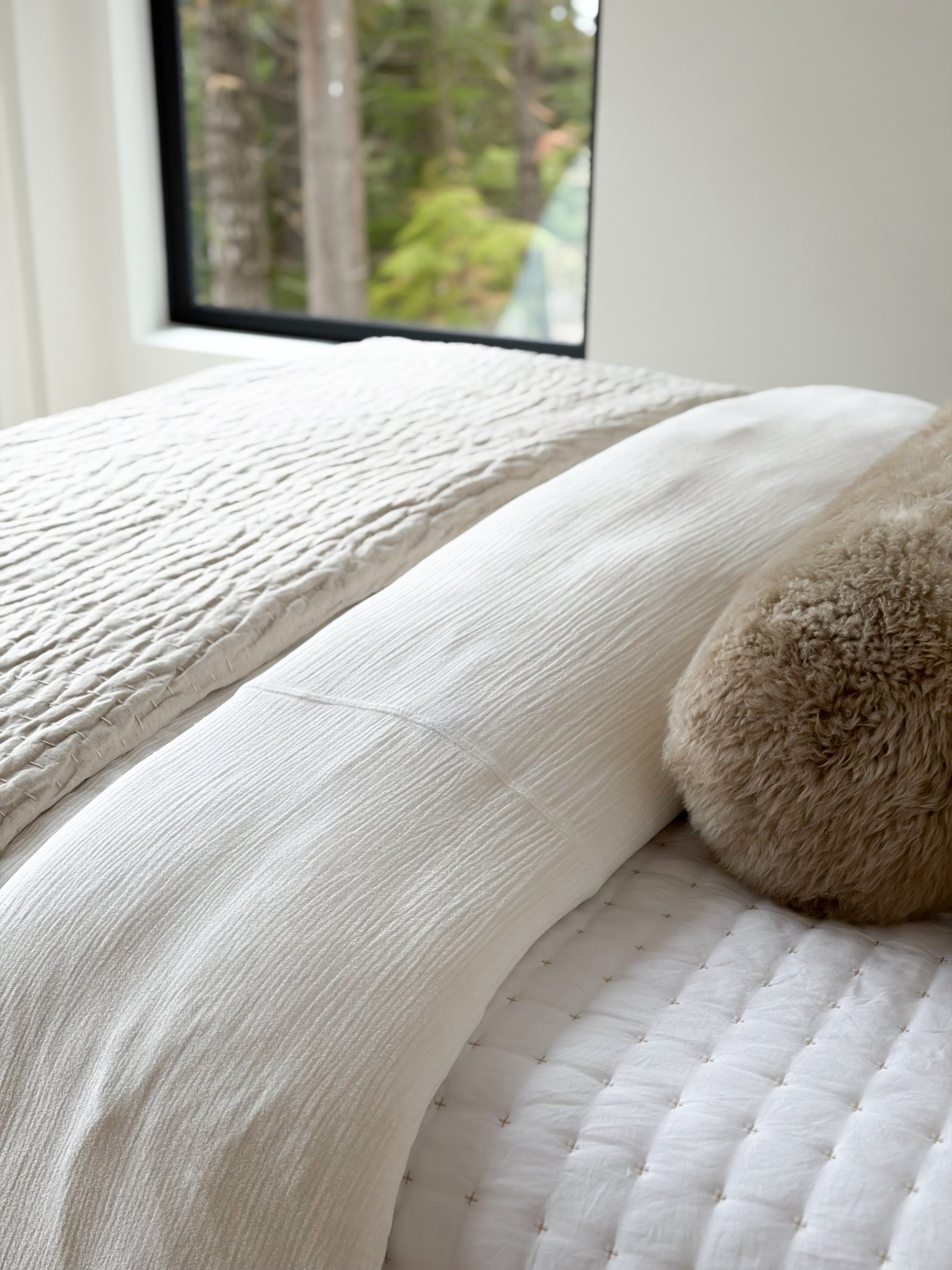 The most luxurious bedding for our cabin. Soft. Cozy. And warm. 

Bedding. Bedroom 