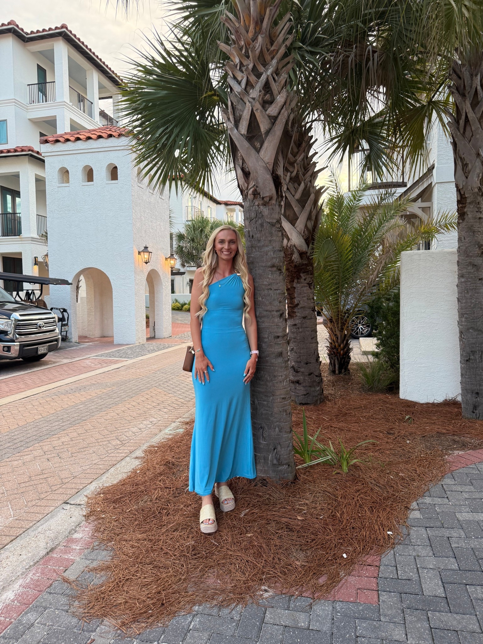 Sunset dinners by the shore call for something effortlessly elegant 🌅✨ This beachy dinner dress from my fave boutique these three is giving coastal chic with a hint of romance — the perfect end to a dreamy day by the sea 🌊🍽️
Paired with kendra scott jewelry and the perfect amazon sandals✨ RESORT LOOKS✨ #amazoninfluencer #BeachDinnerLook #CoastalChic #platformsandals #vacationoutfit #BoutiqueStyle #SummerNights #SeasideStyle #VacationOutfit #OceanVibes #EffortlessElegance #DinnerByTheSea #BoutiqueFinds #SunsetStyle #BeachDressVibes

#LTKStyleTip #LTKFindsUnder100 #LTKTravel