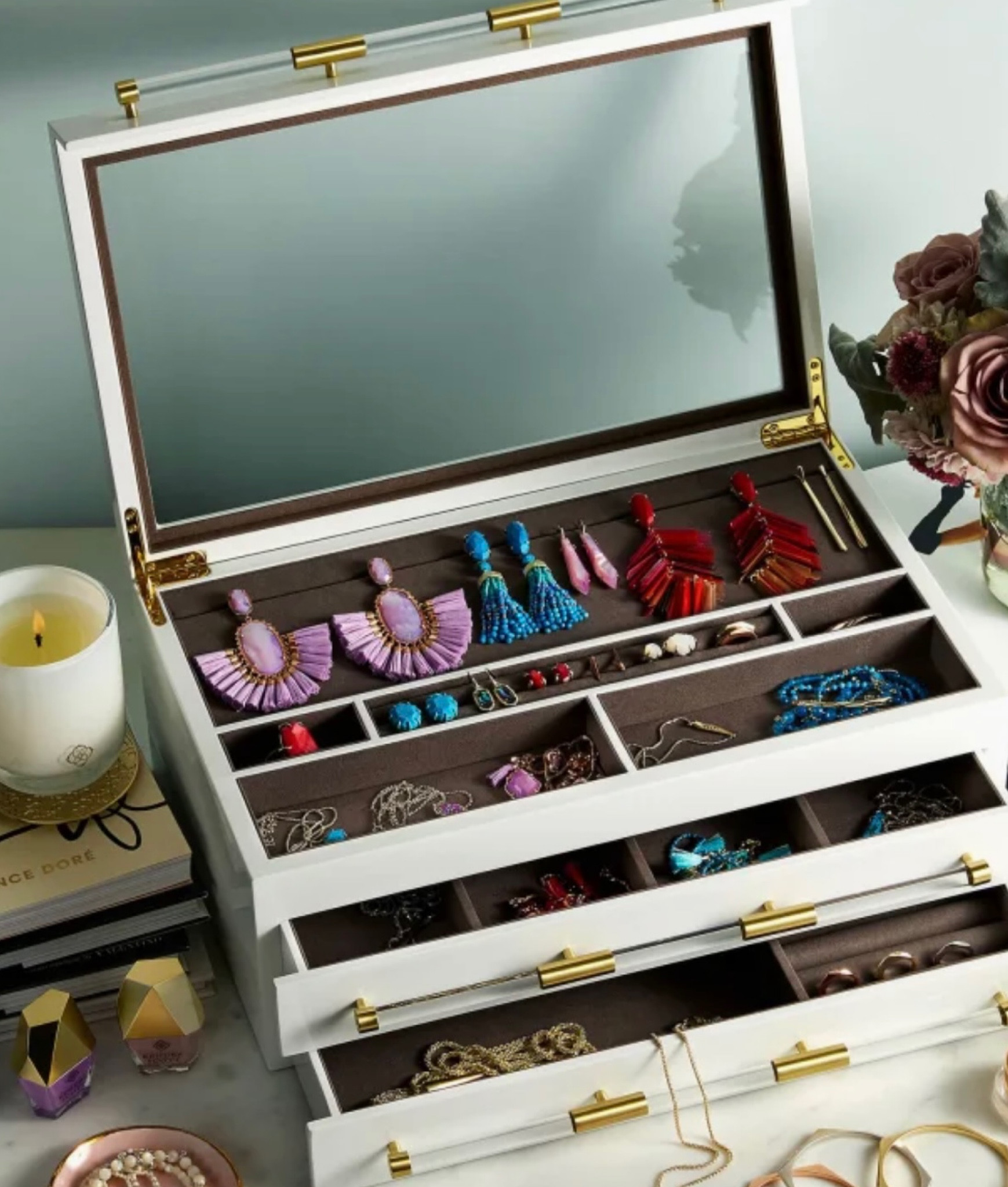 Kendra Scott stunning jewelry box is 40% off and this would be a perfect holiday gift 🎁 

#LTKsalealert #LTKGiftGuide #LTKSeasonal