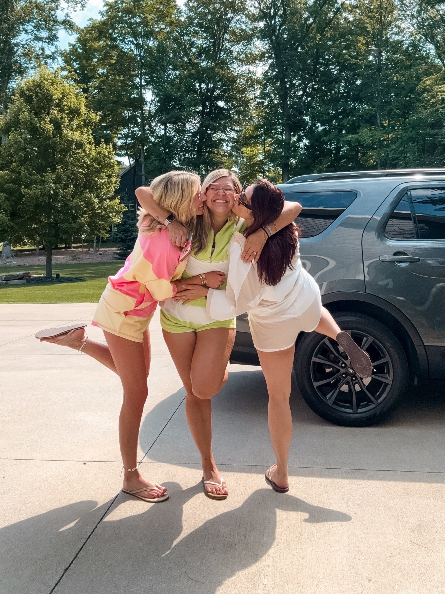 Amazon fashion finds: striped two piece set 
Lounge wear matching sets for a girls trip and comfy travel outfit ideas 
Free people dupe 