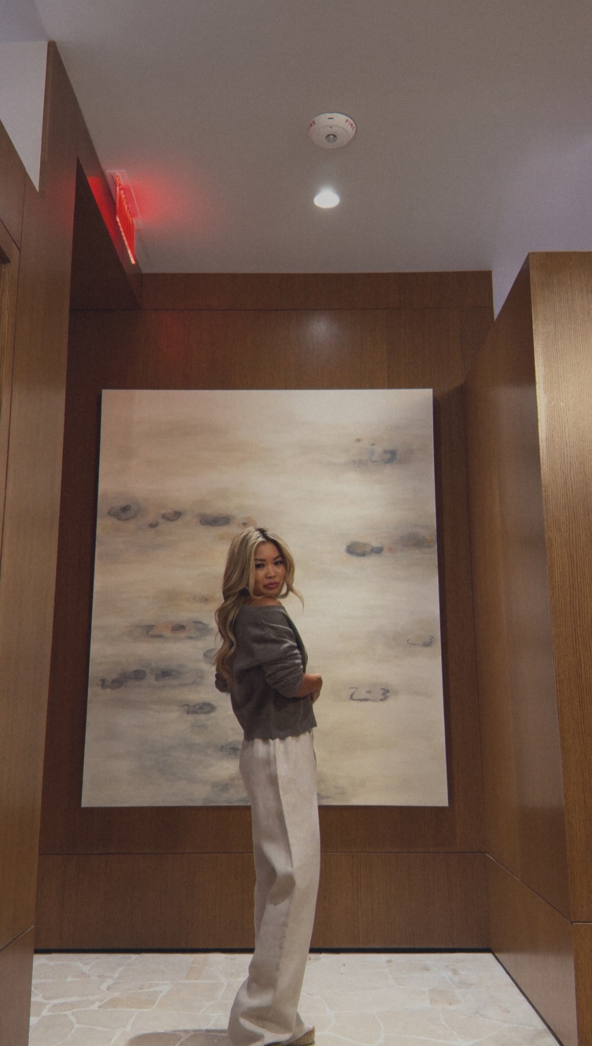 Again with the @reformation Clara cashmere cardigan, but it’s SO good in this Taupey warm color. The linen pant that is so sharp when steamed well, and such high quality.

Cardigan: XS

Pant: XS